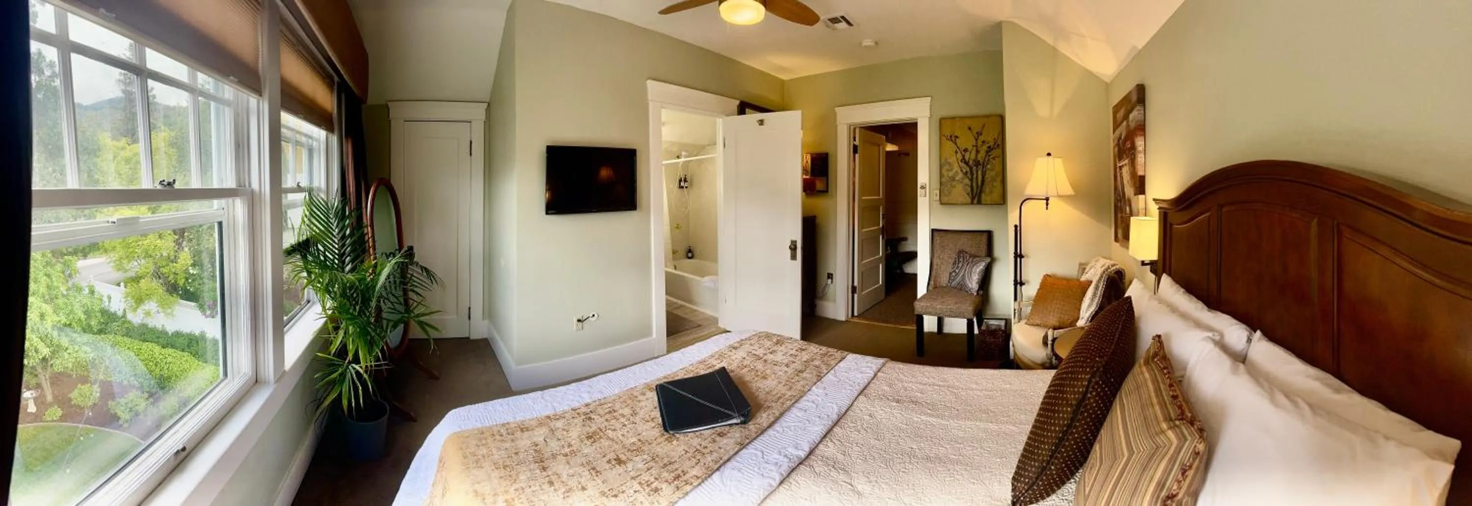 Bathroom in Bayberry Inn B&B and Oregon Wellness Retreat