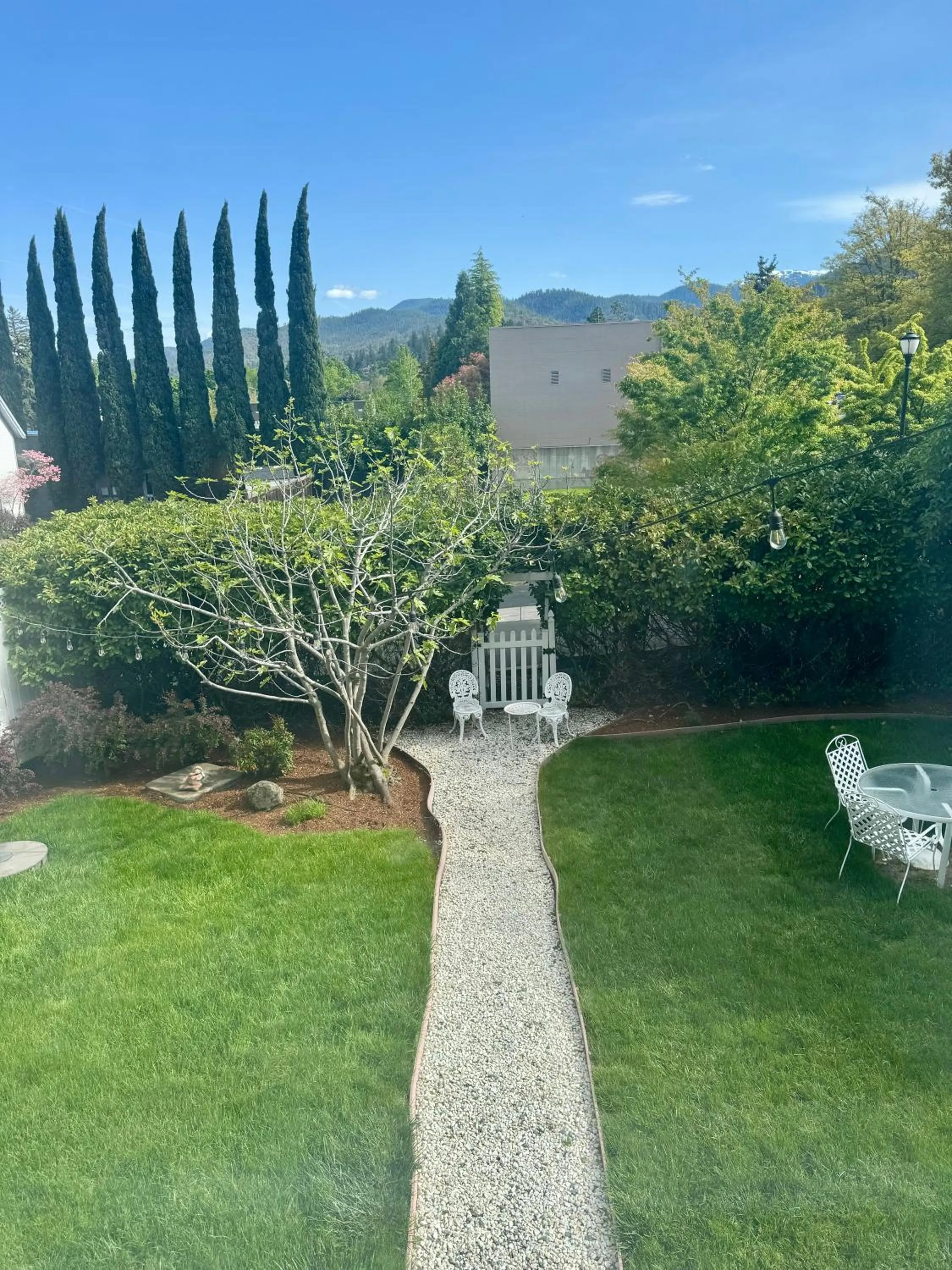 Natural landscape in Bayberry Inn B&B and Oregon Wellness Retreat