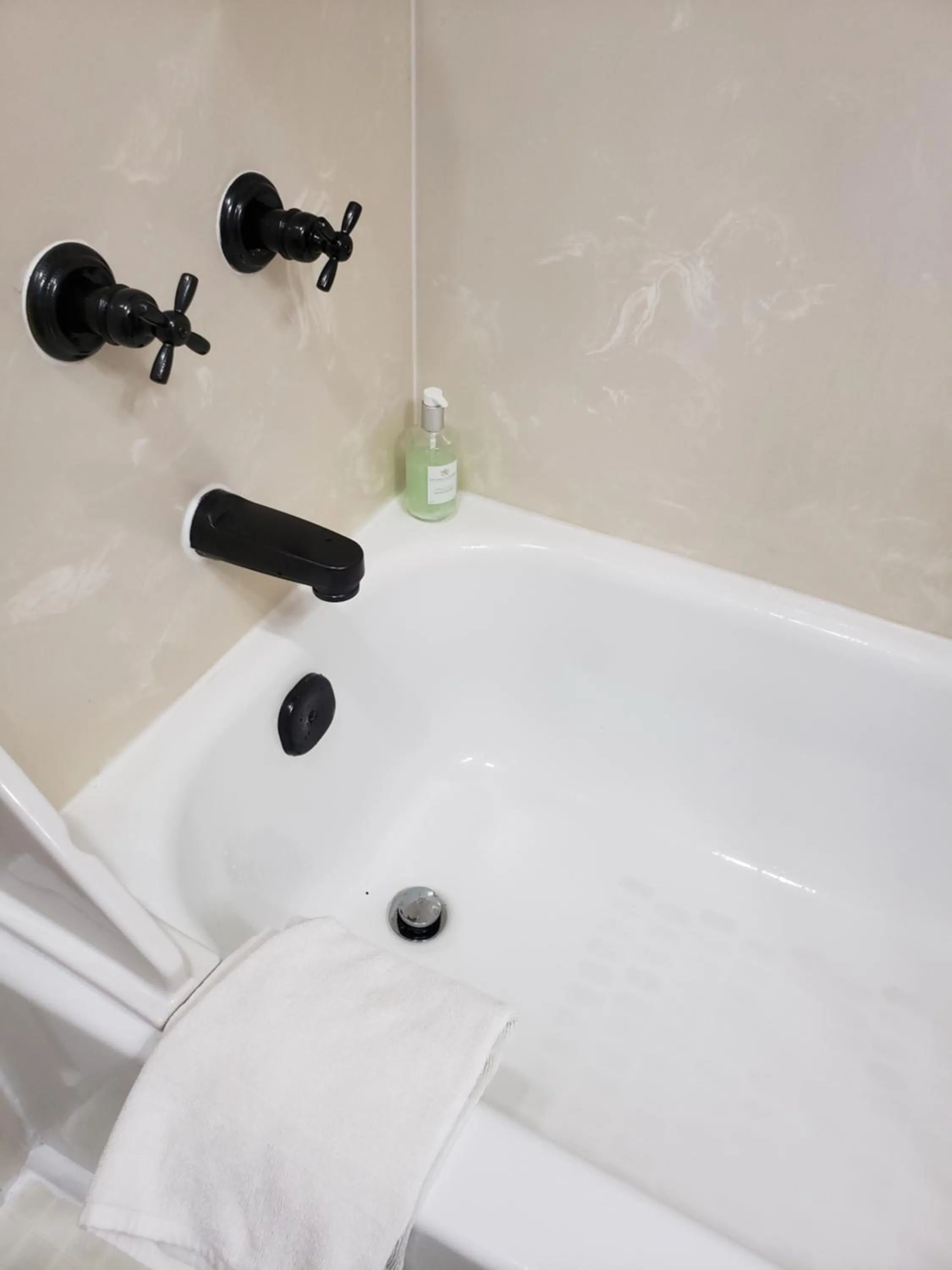 Bath in Bayberry Inn B&B and Oregon Wellness Retreat