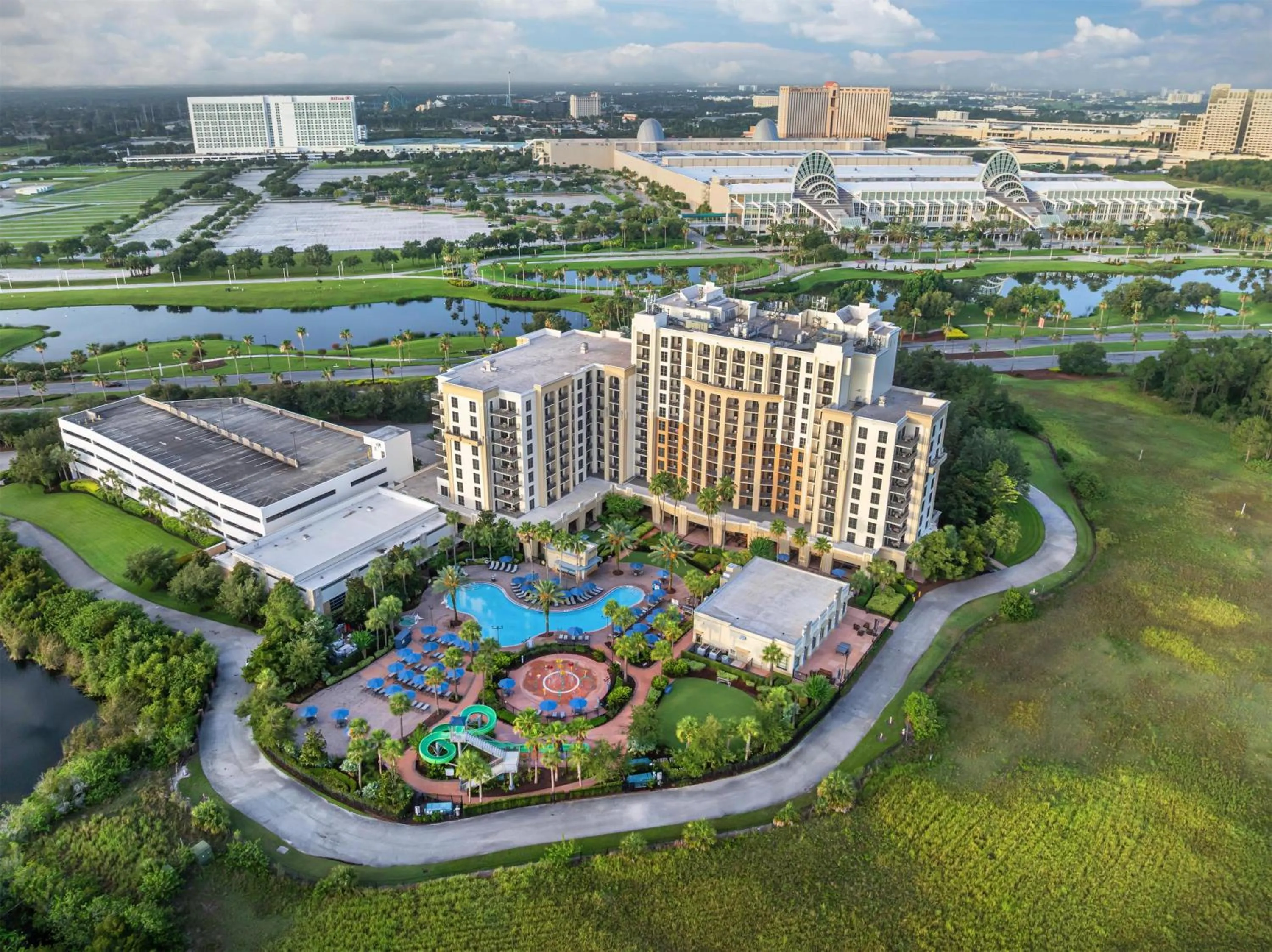 Property building in Hilton Grand Vacations Club Las Palmeras Orlando