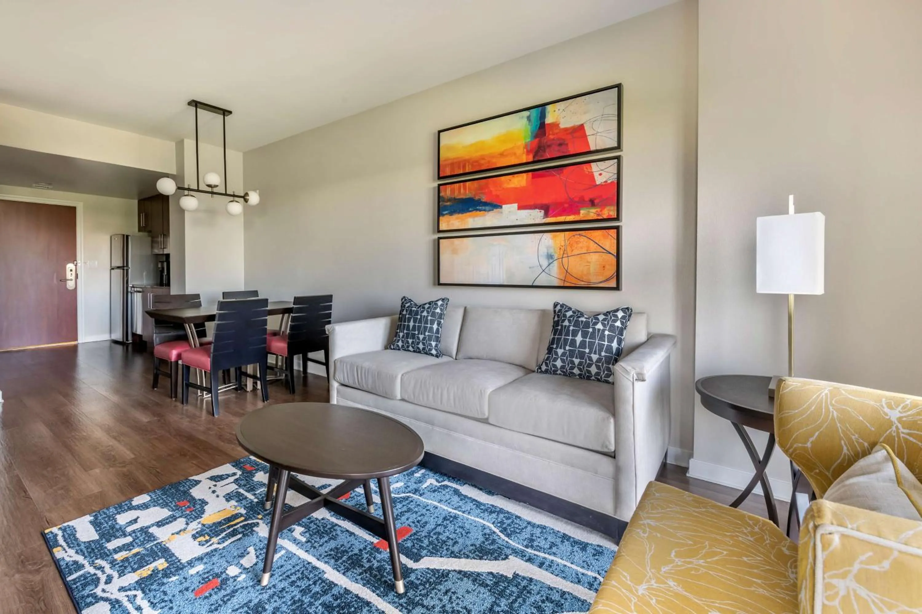 Living room in Hilton Grand Vacations Club Las Palmeras Orlando