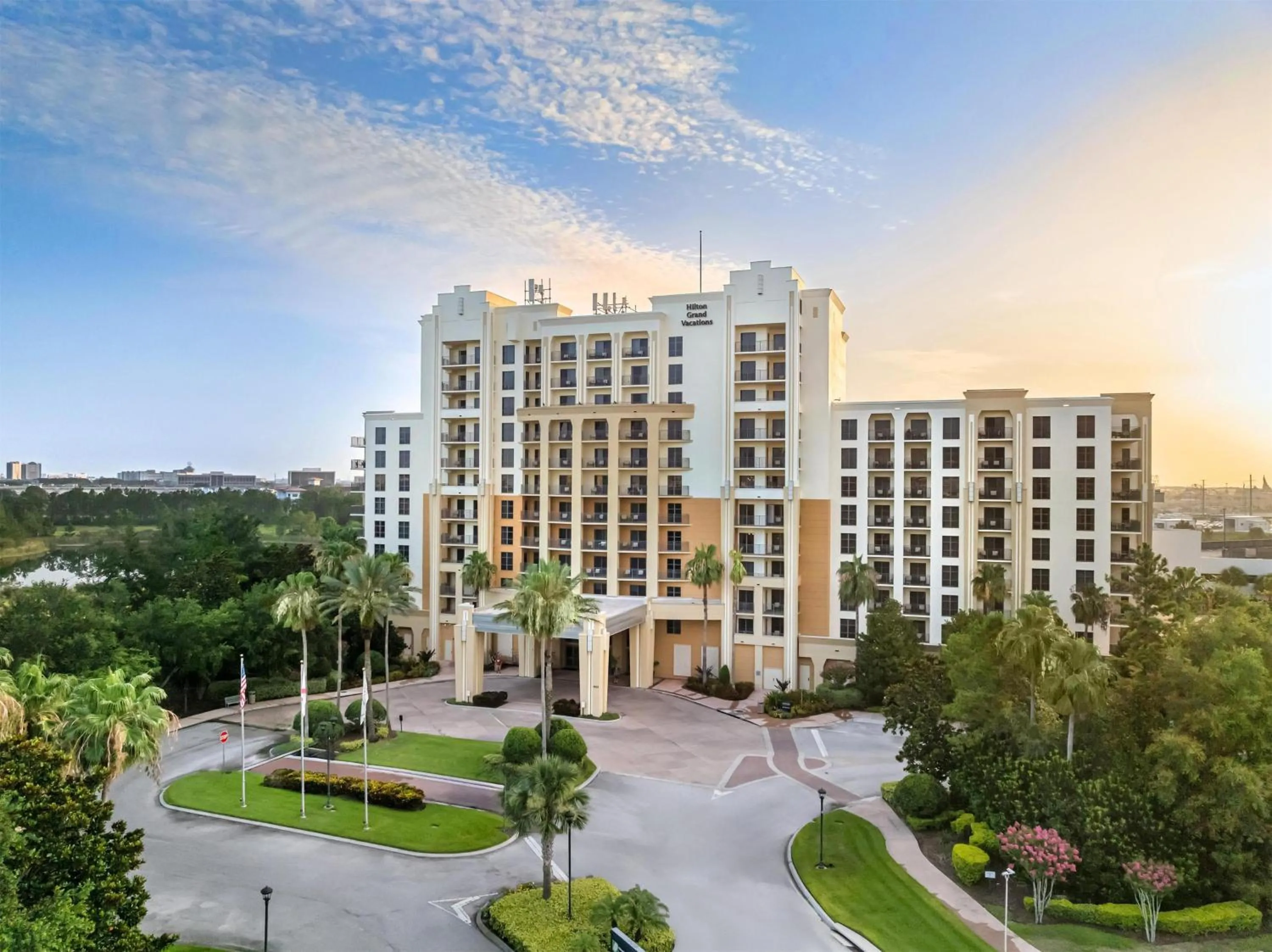 Property building in Hilton Grand Vacations Club Las Palmeras Orlando