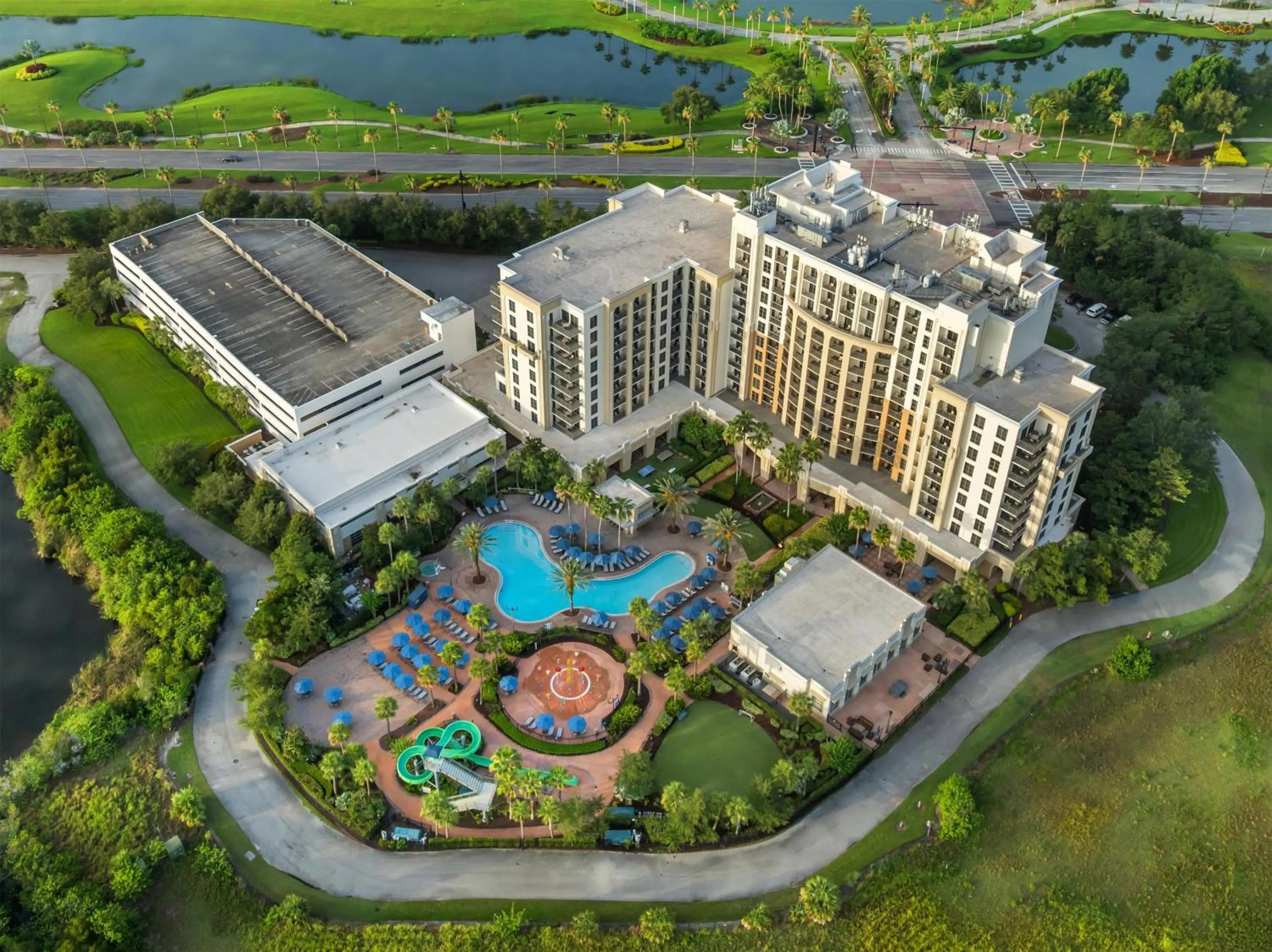 Property building in Hilton Grand Vacations Club Las Palmeras Orlando