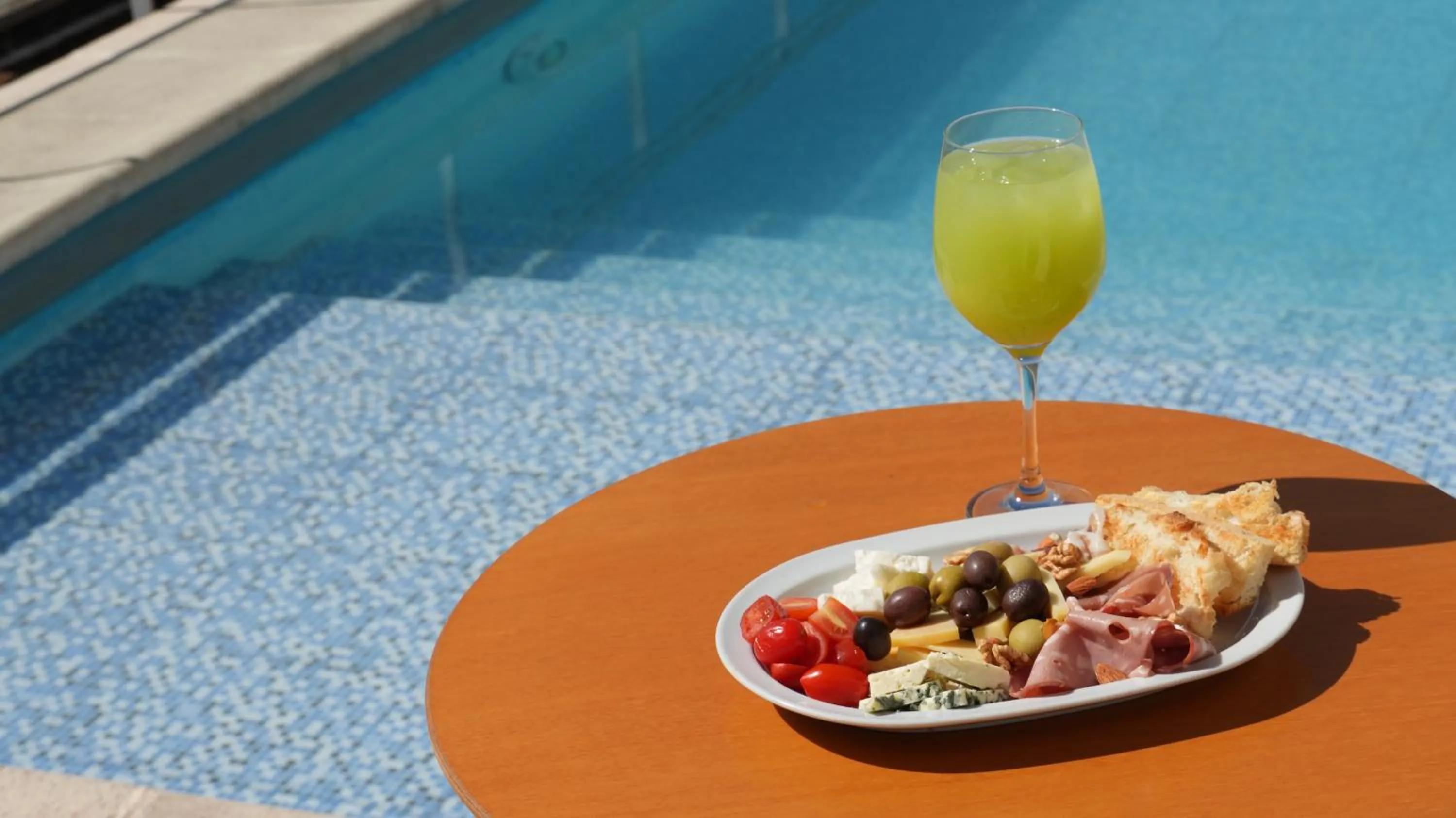 Swimming pool in Design Suites Salta