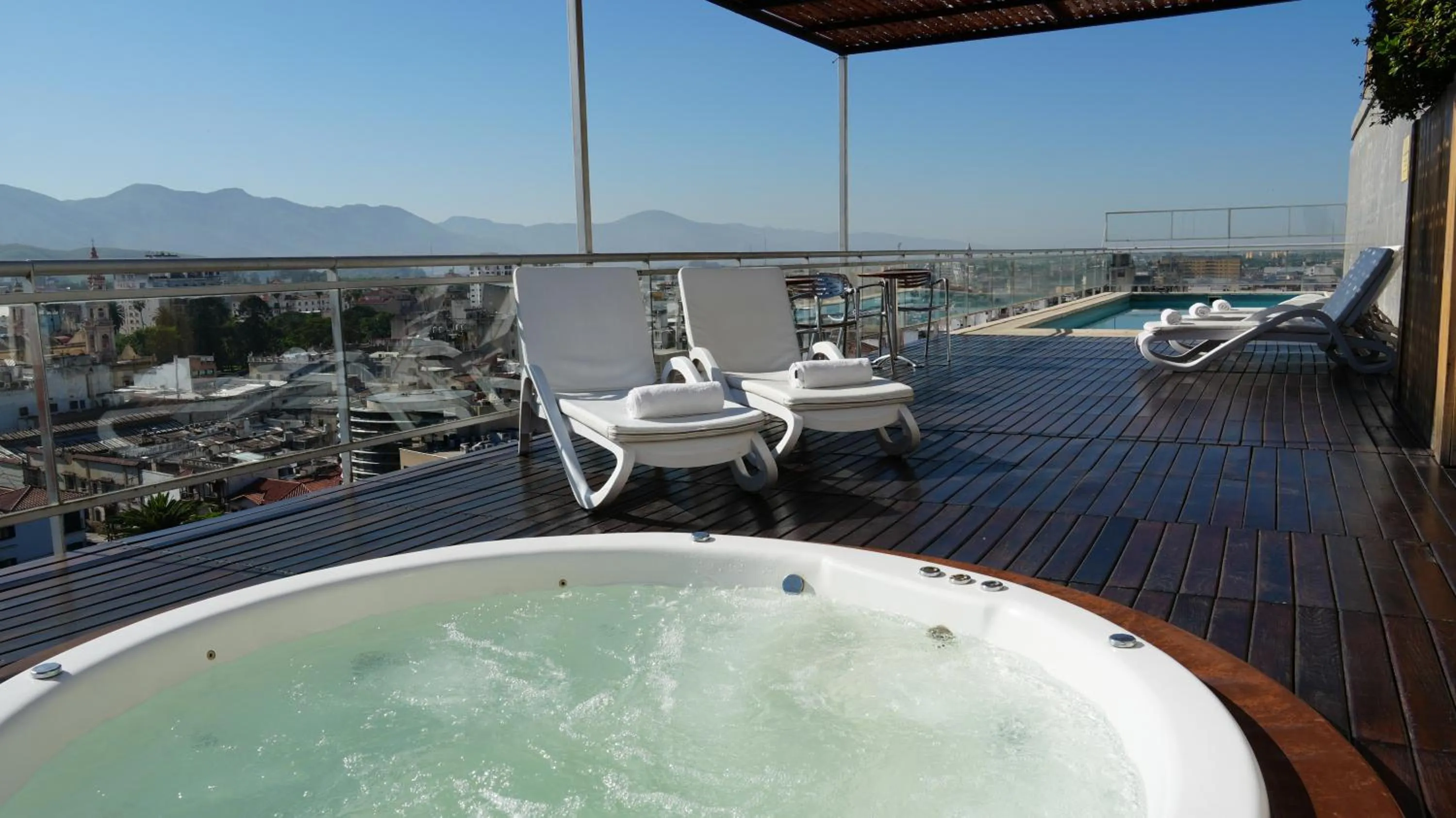 Hot Tub in Design Suites Salta
