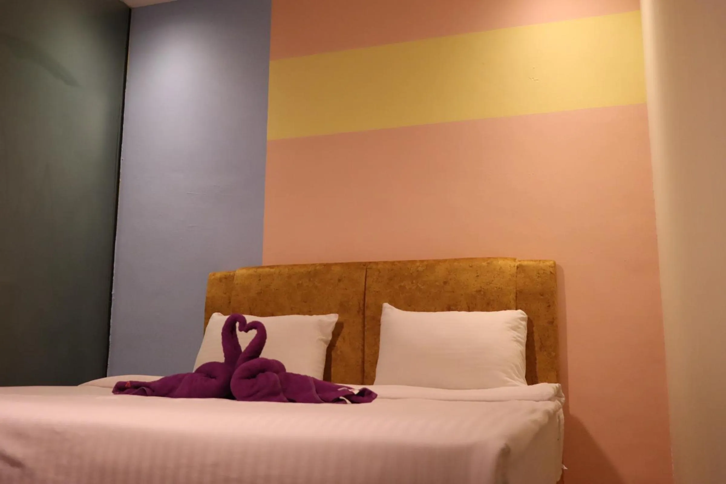 View (from property/room), Bed in Oscar Inn