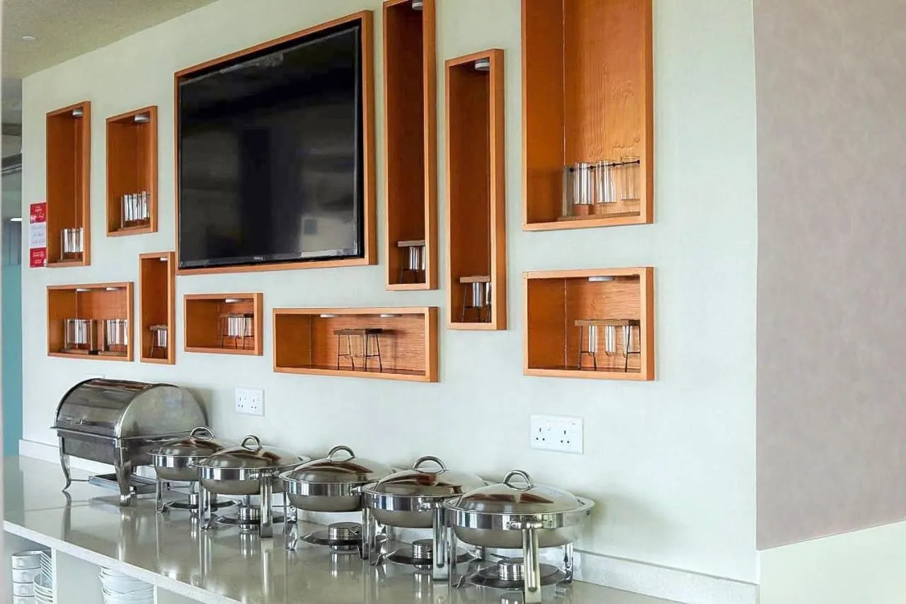 Restaurant/places to eat in Acacia Beach Hotel