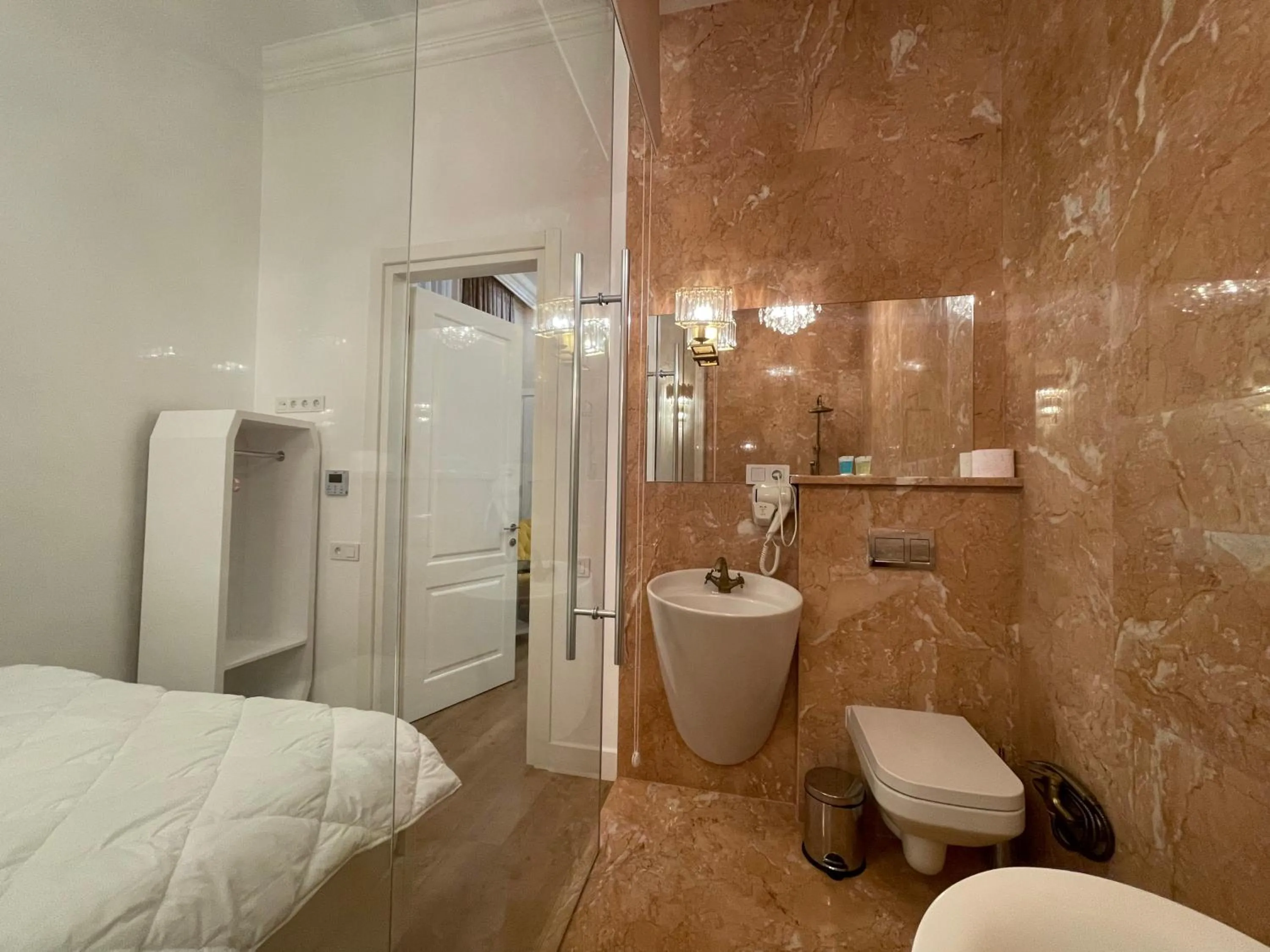 Shower in Rikhe palace boutique hotel