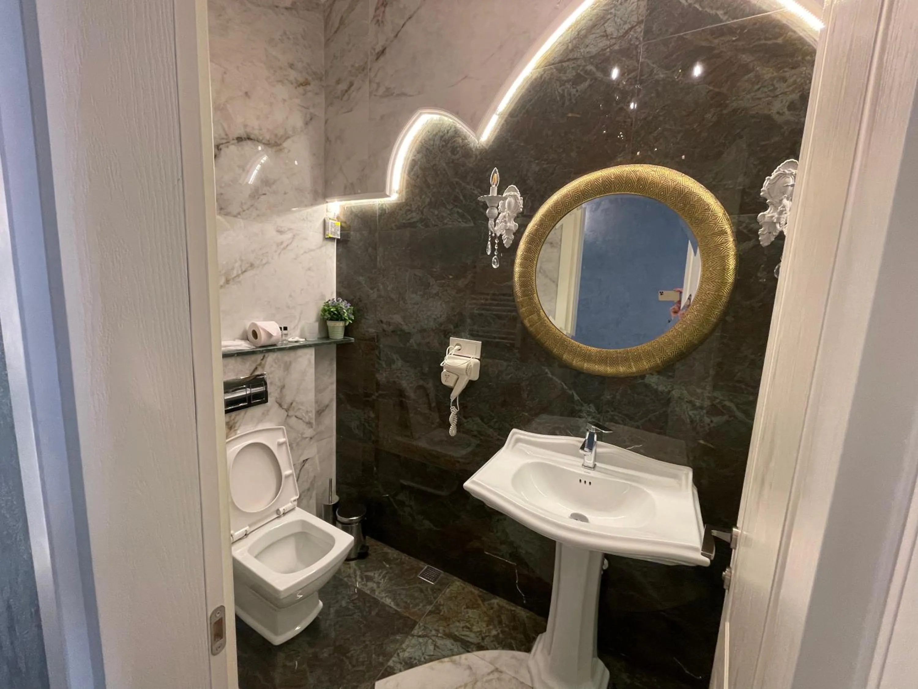 Shower in Rikhe palace boutique hotel