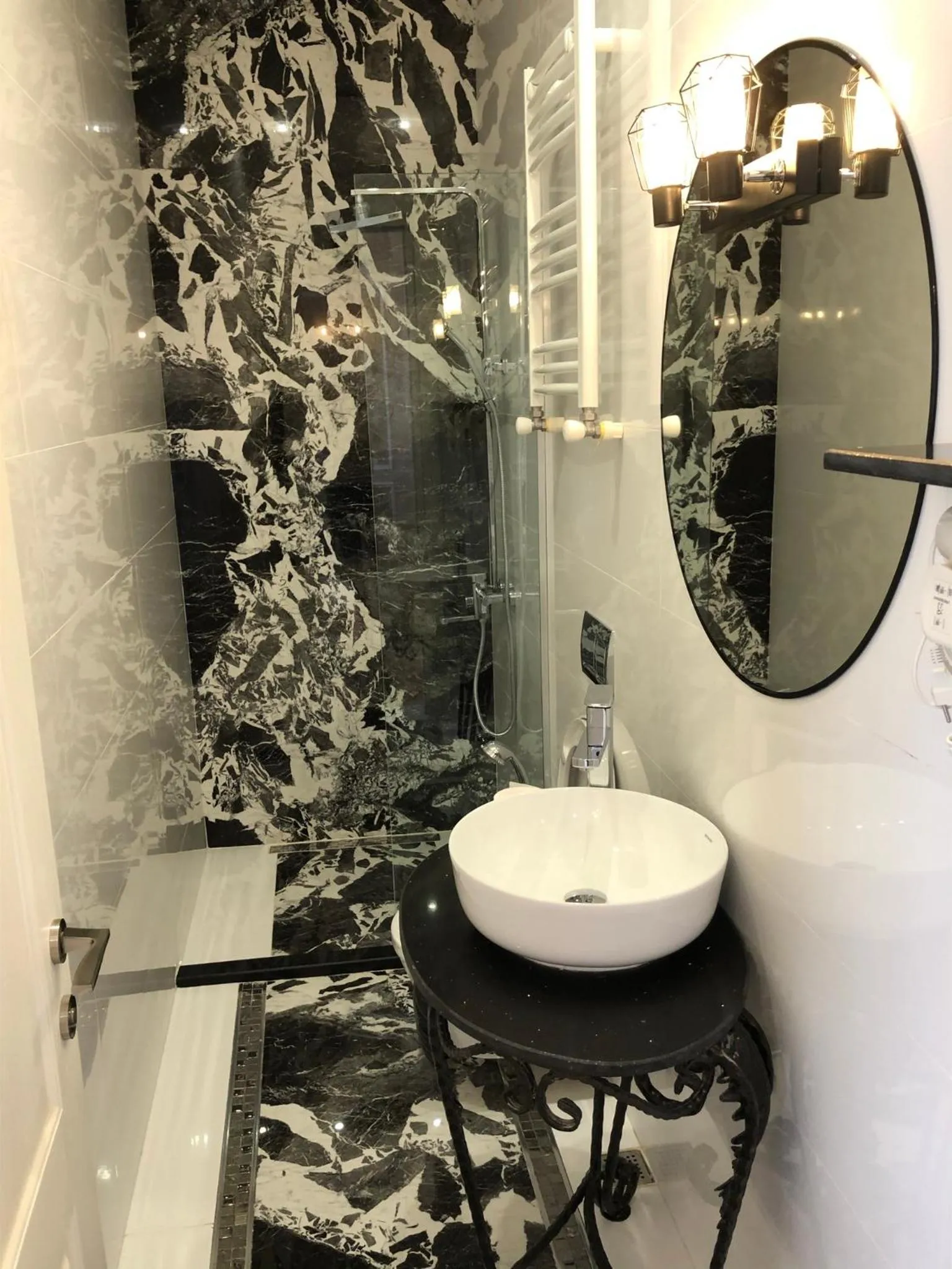 Shower in Rikhe palace boutique hotel