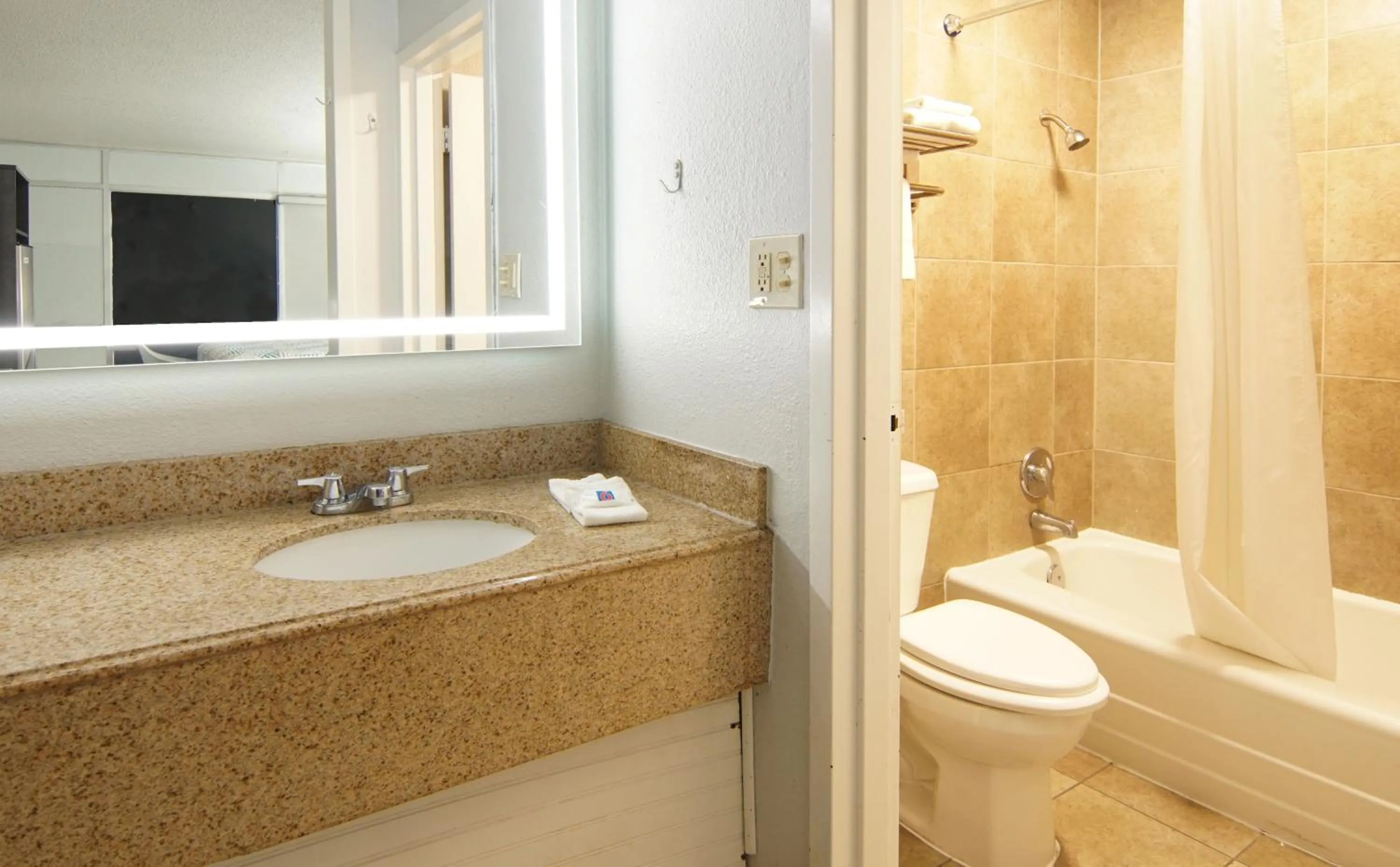 Bathroom in Motel 6 Mesquite, TX Town East