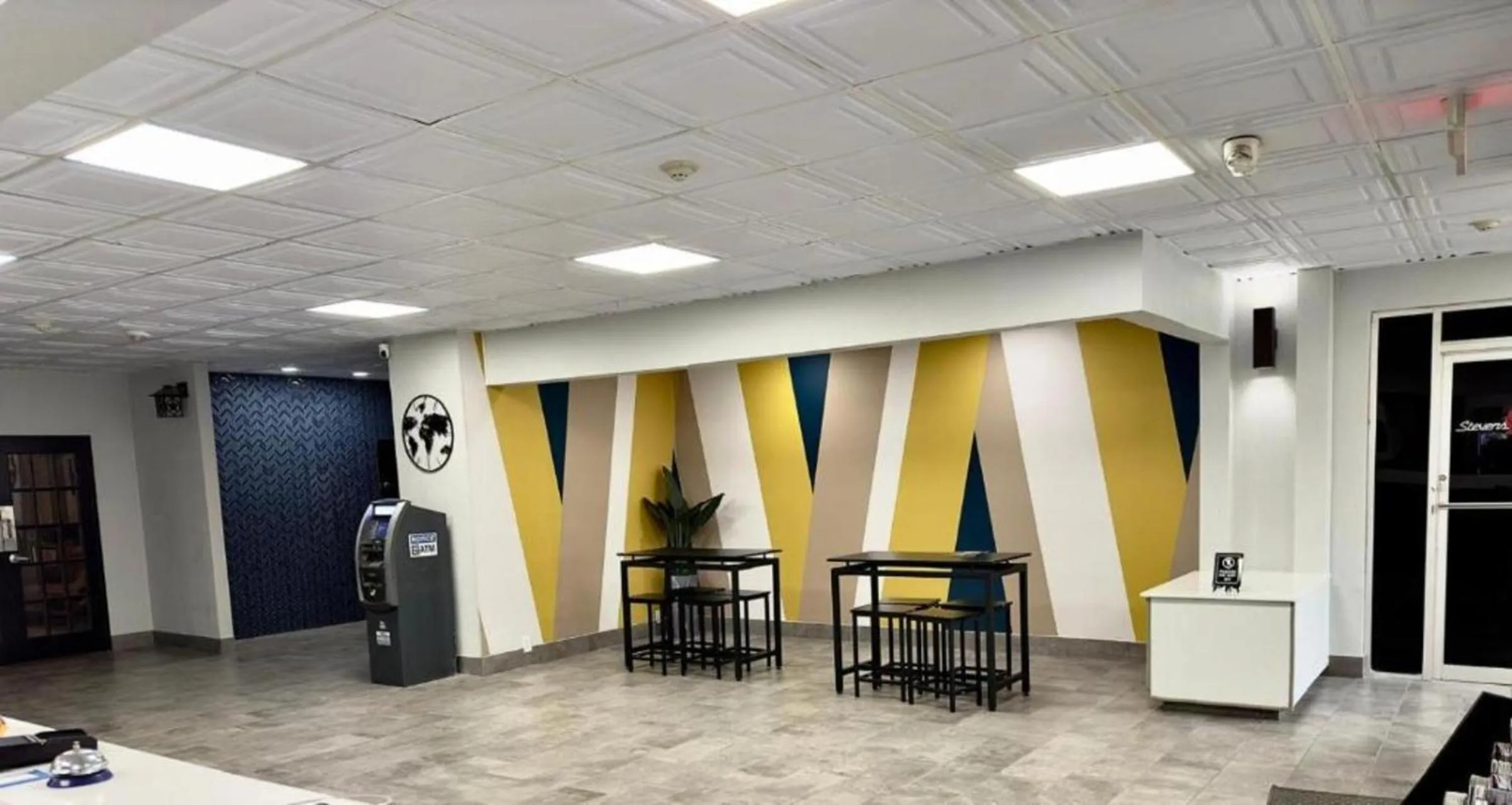 Seating area in Motel 6 Mesquite, TX Town East