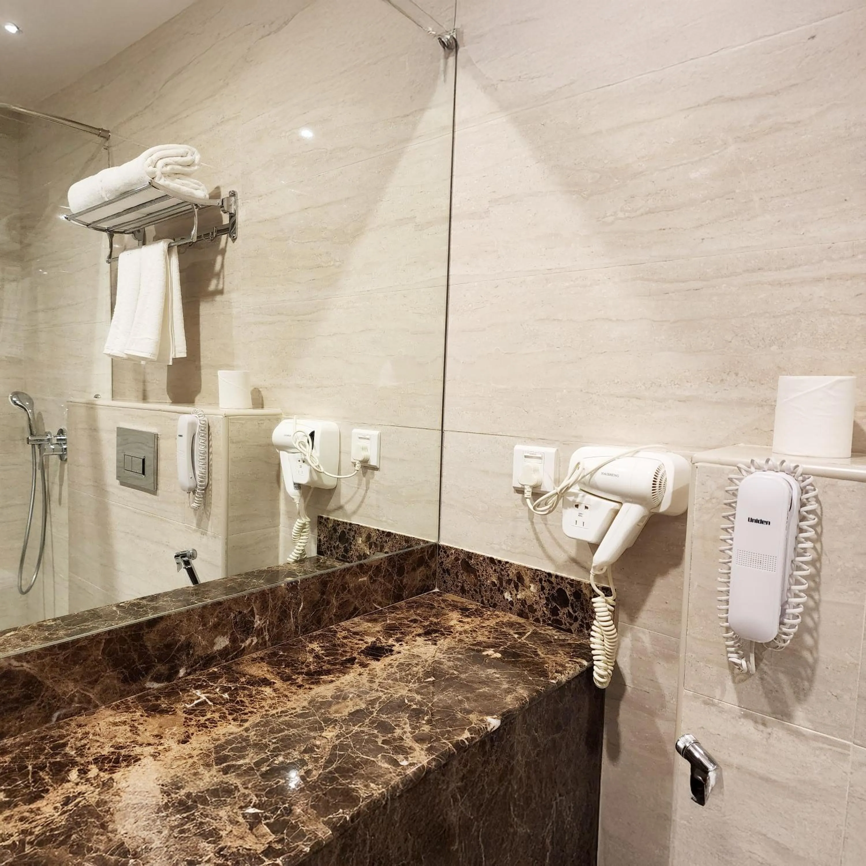 Bathroom in JUFFAIR BOULEVARD HOTEL & SUITES