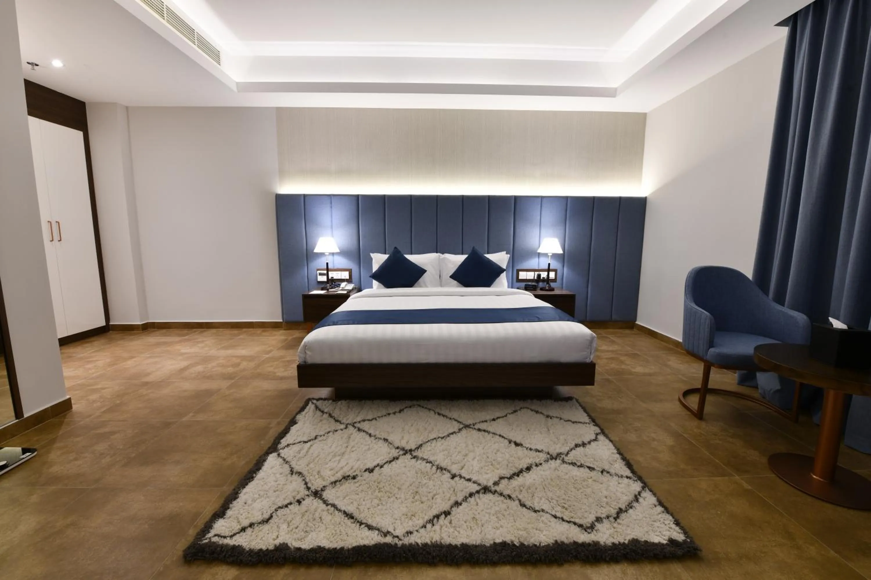 Bed in JUFFAIR BOULEVARD HOTEL & SUITES