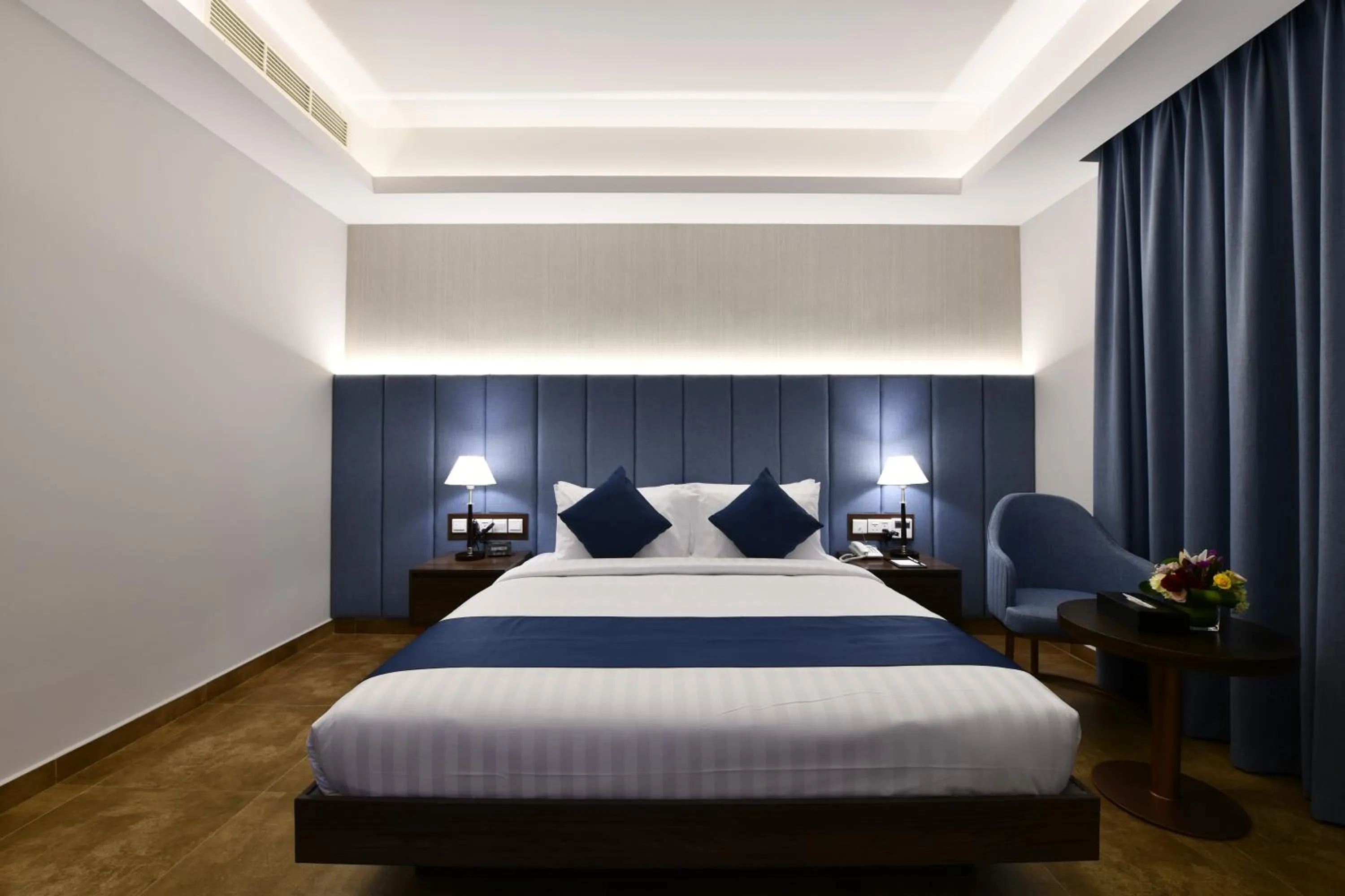 Bed in JUFFAIR BOULEVARD HOTEL & SUITES