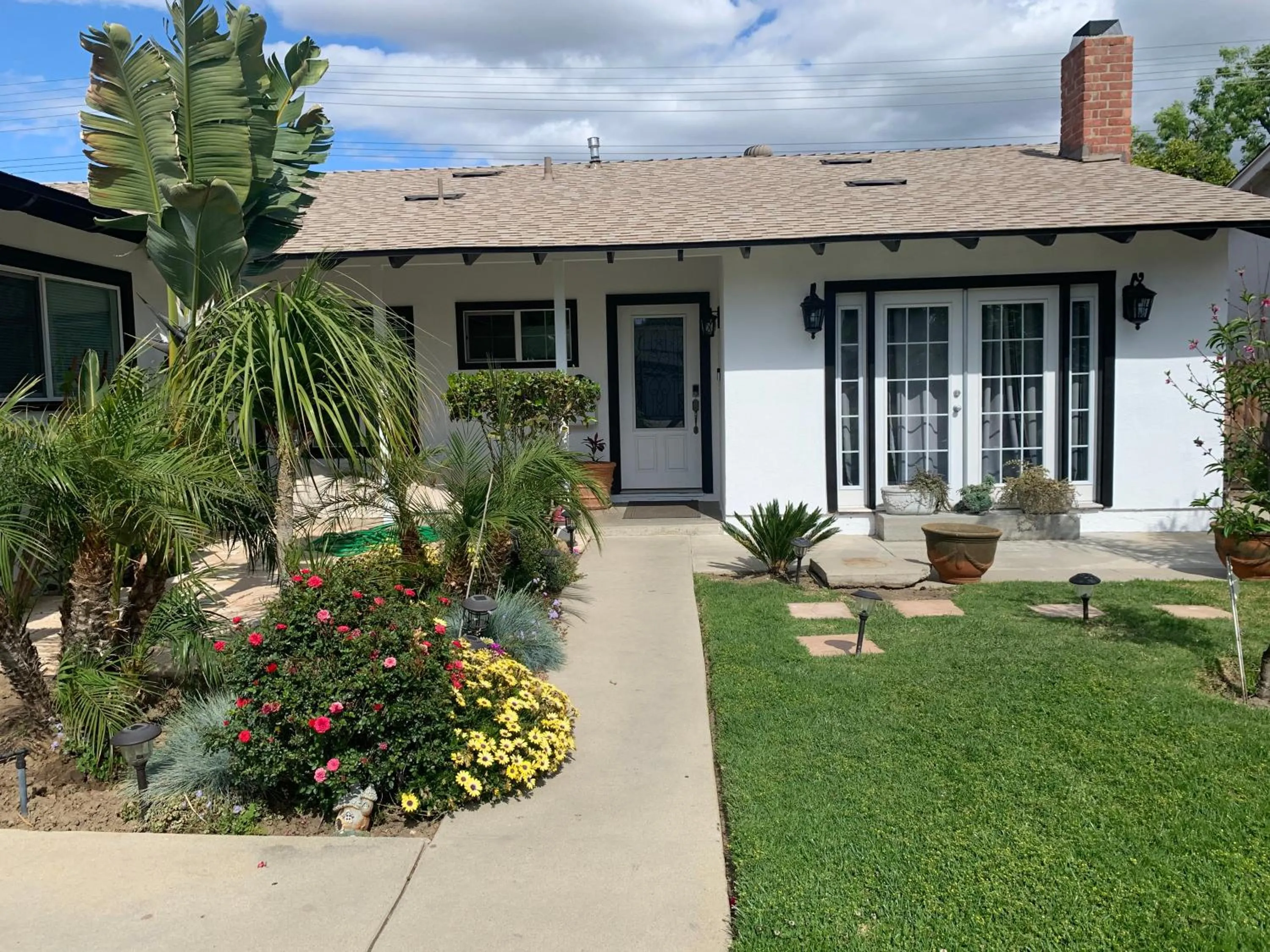Patio in Cheerful, Beautifully Remodeled, Modern, Comfortable Home