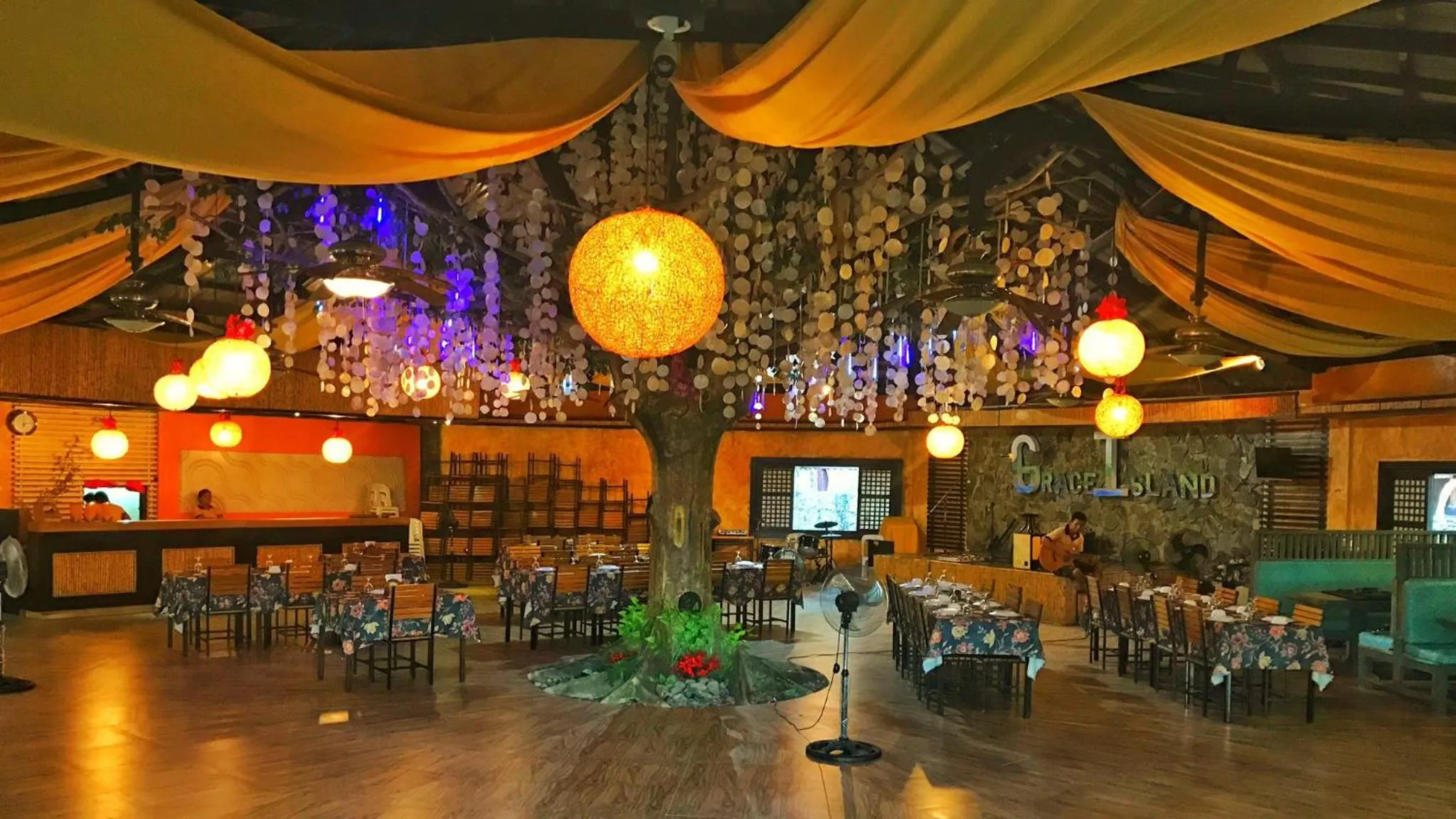 Restaurant/places to eat in Grace Island Resort by Cocotel