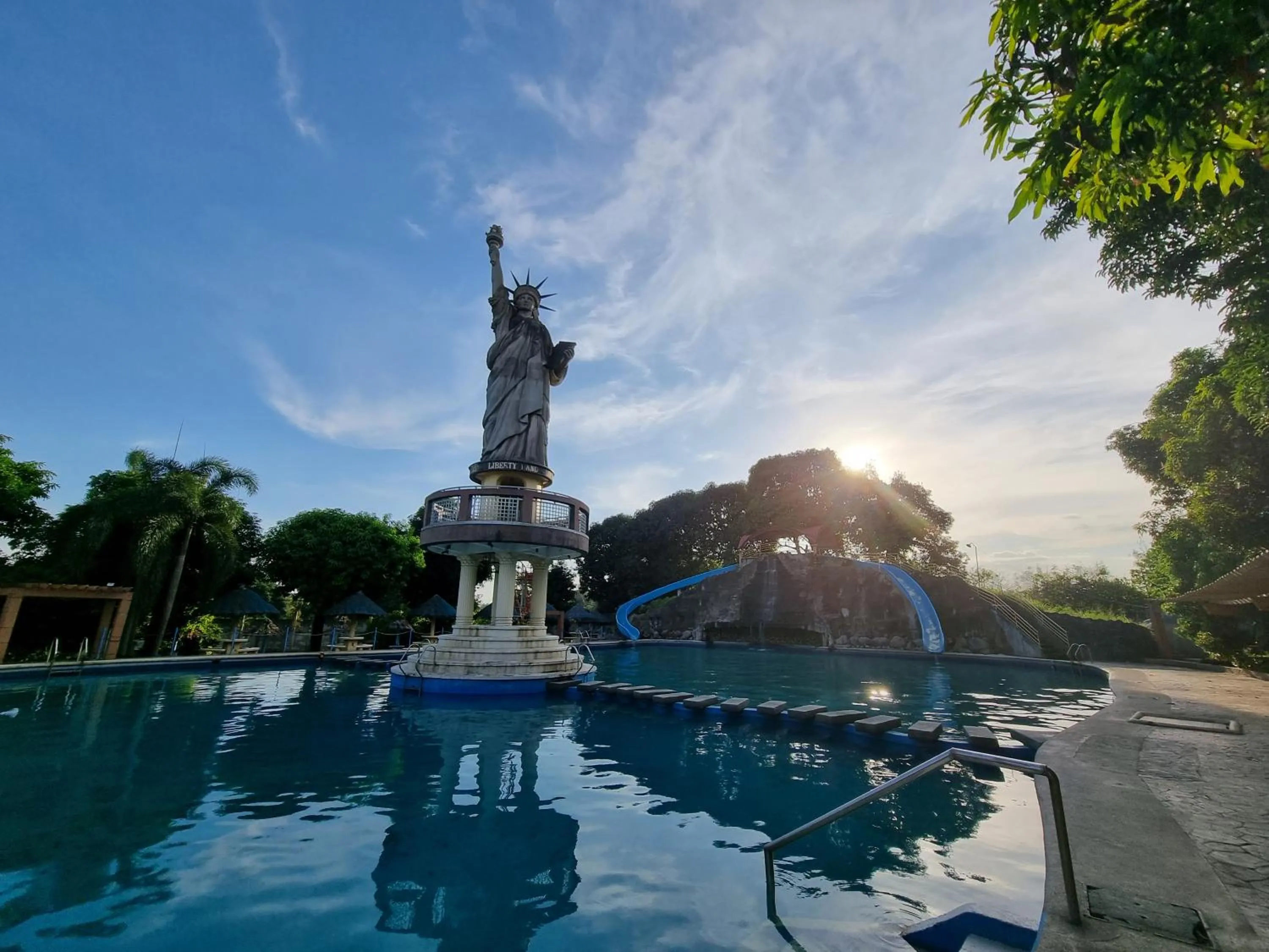 Swimming pool in Libertyland Waterpark Resort