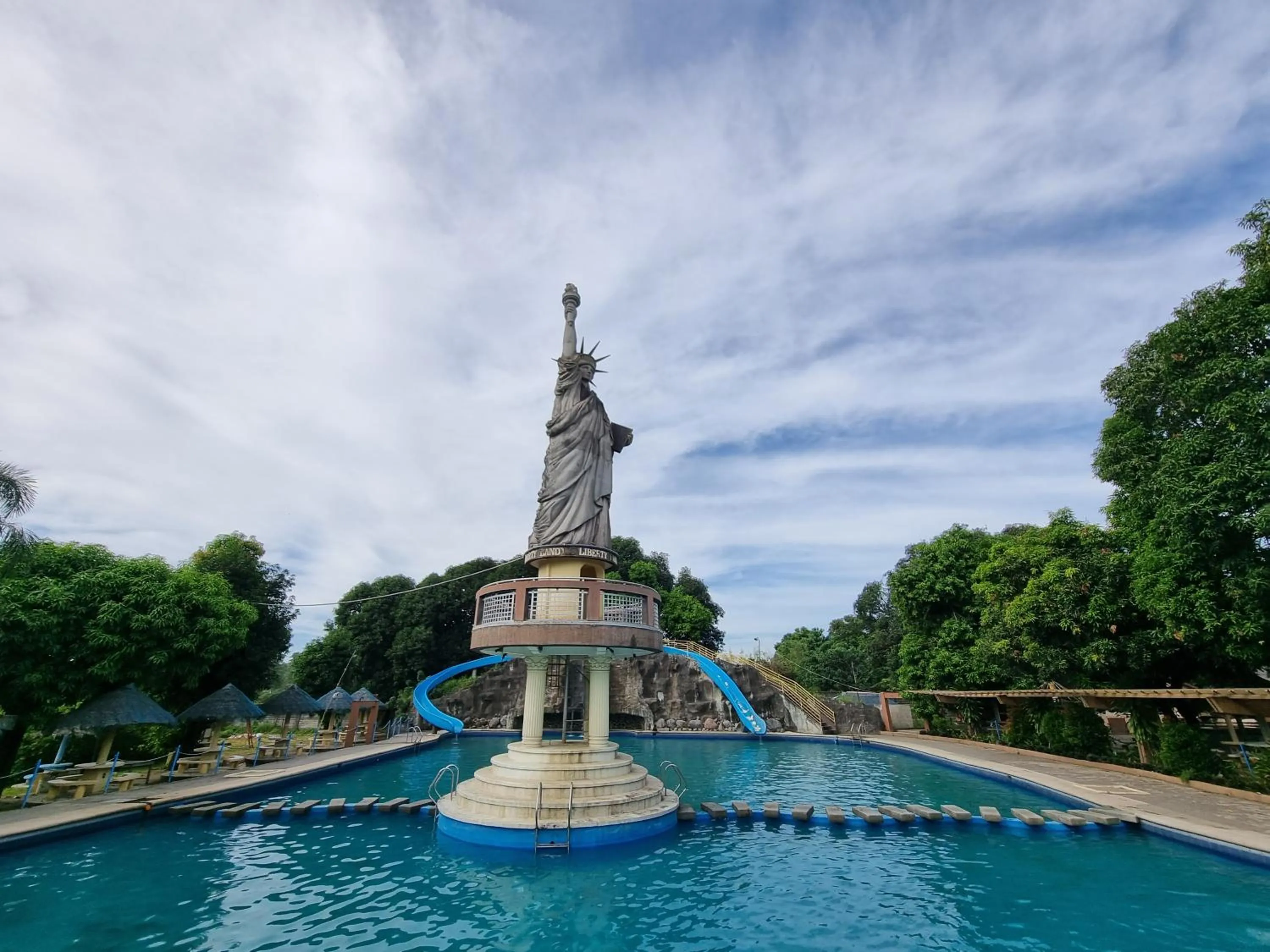 Property building in Libertyland Waterpark Resort