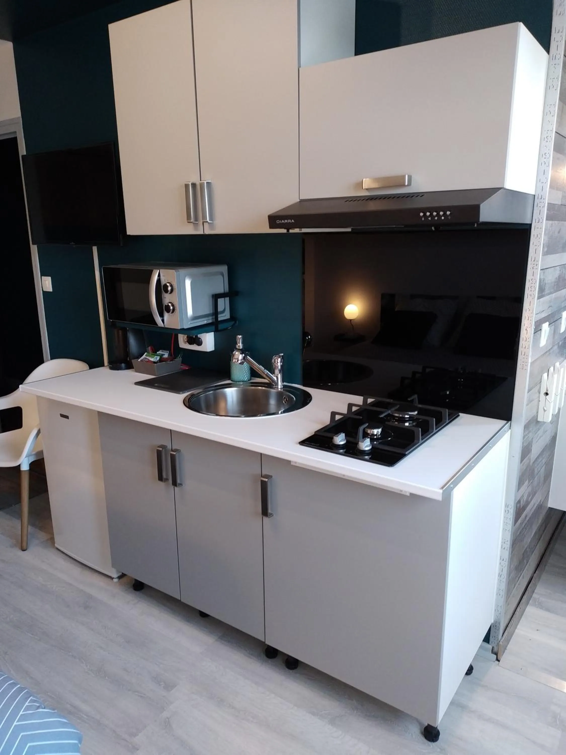 Kitchen or kitchenette in Studio et chambres d'hôtes les nuits de Gesnes