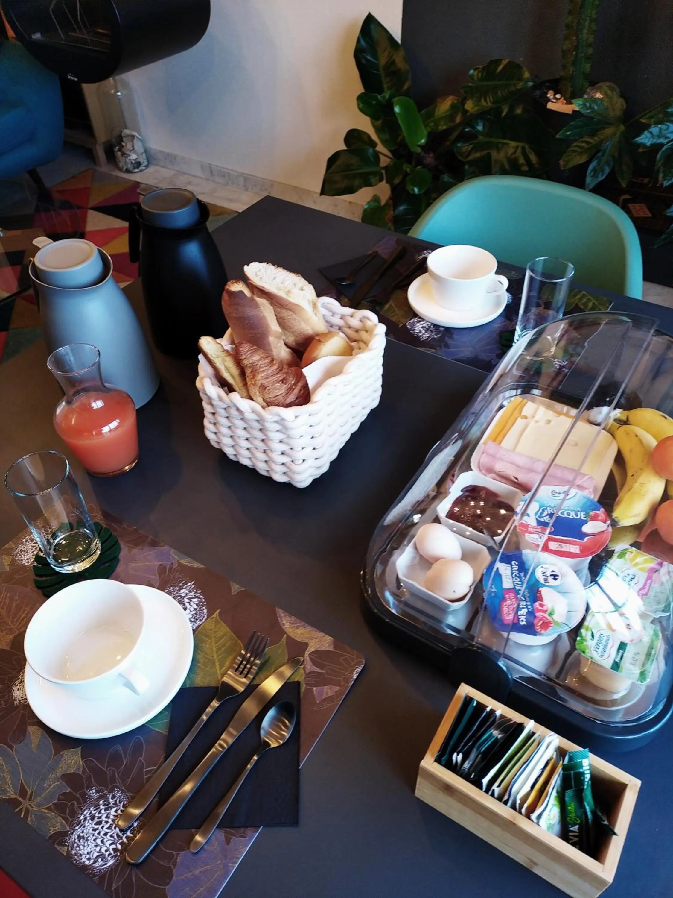 Breakfast in Studio et chambres d'hôtes les nuits de Gesnes