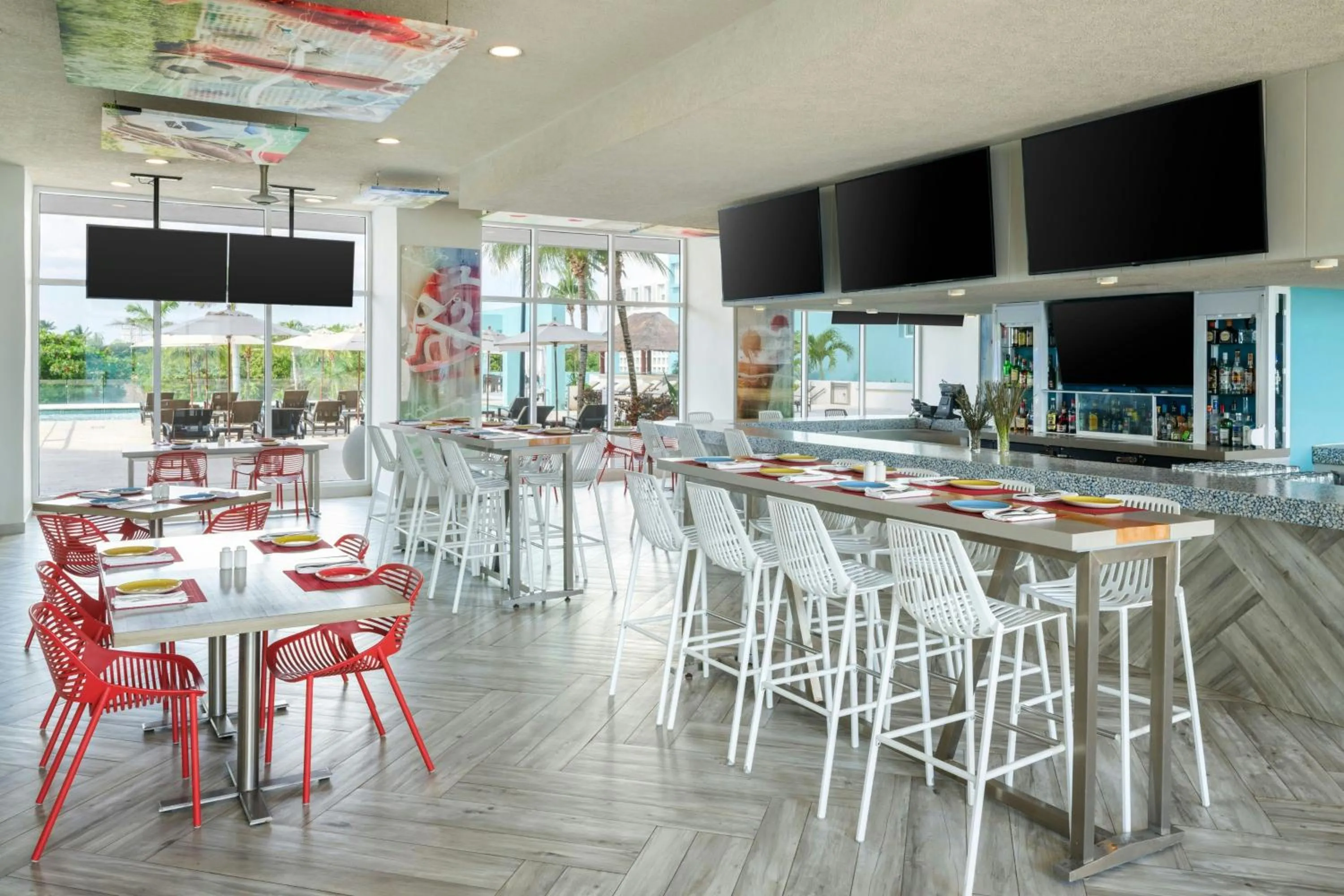 Lounge or bar in The Westin Resort & Spa Cancun