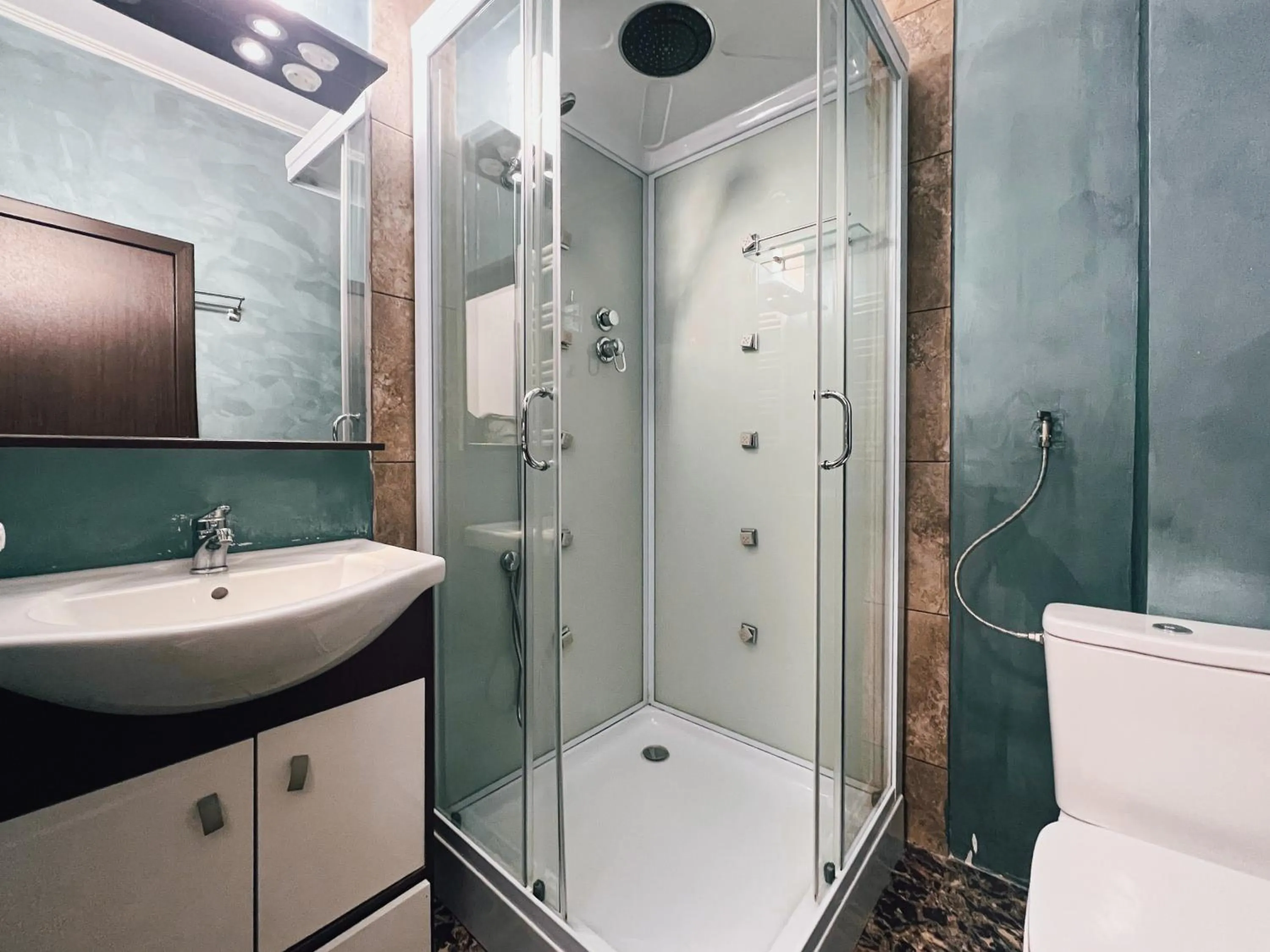 Bathroom in Suru Hotel & Restaurant