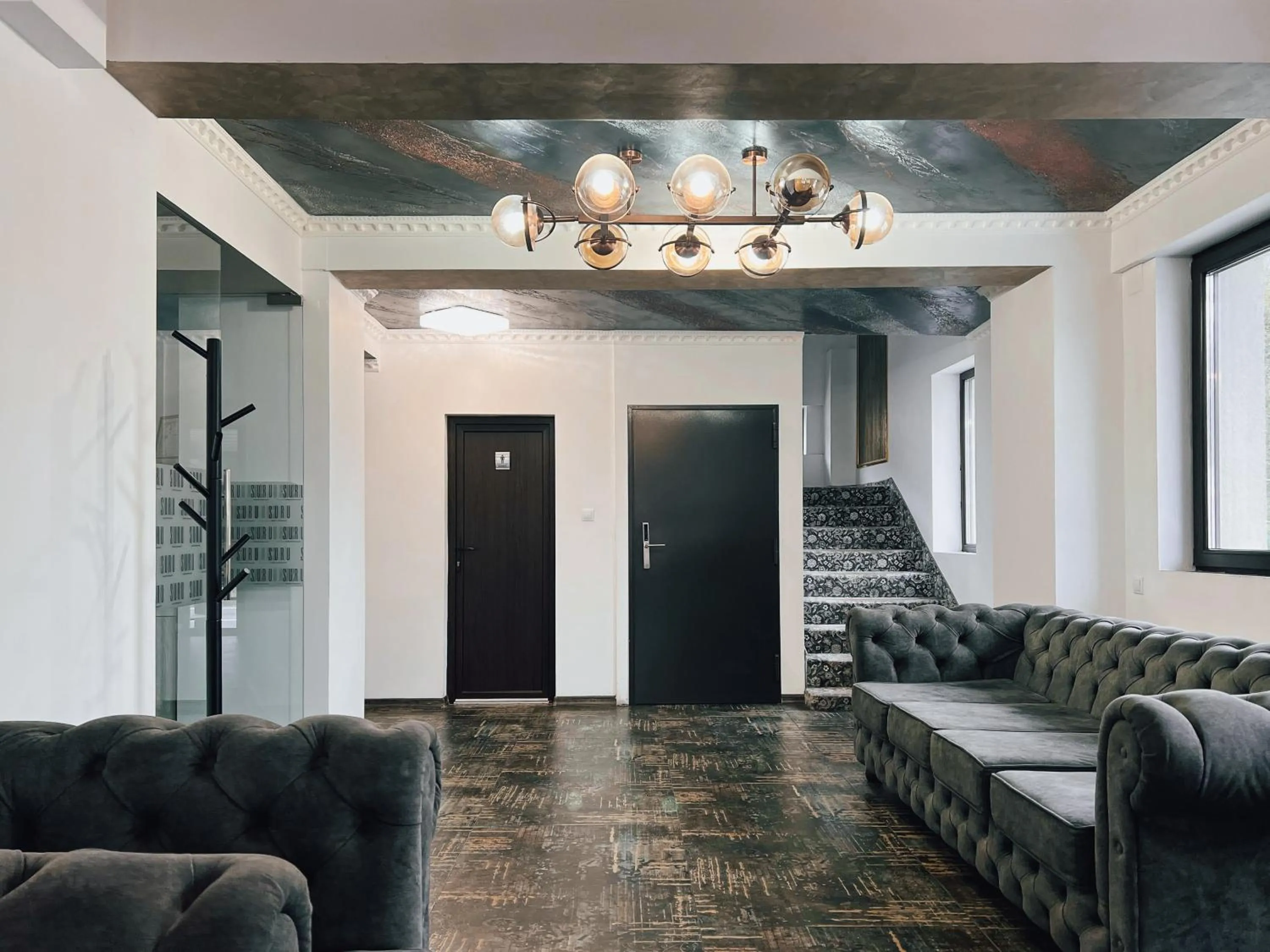 Lobby or reception in Suru Hotel & Restaurant