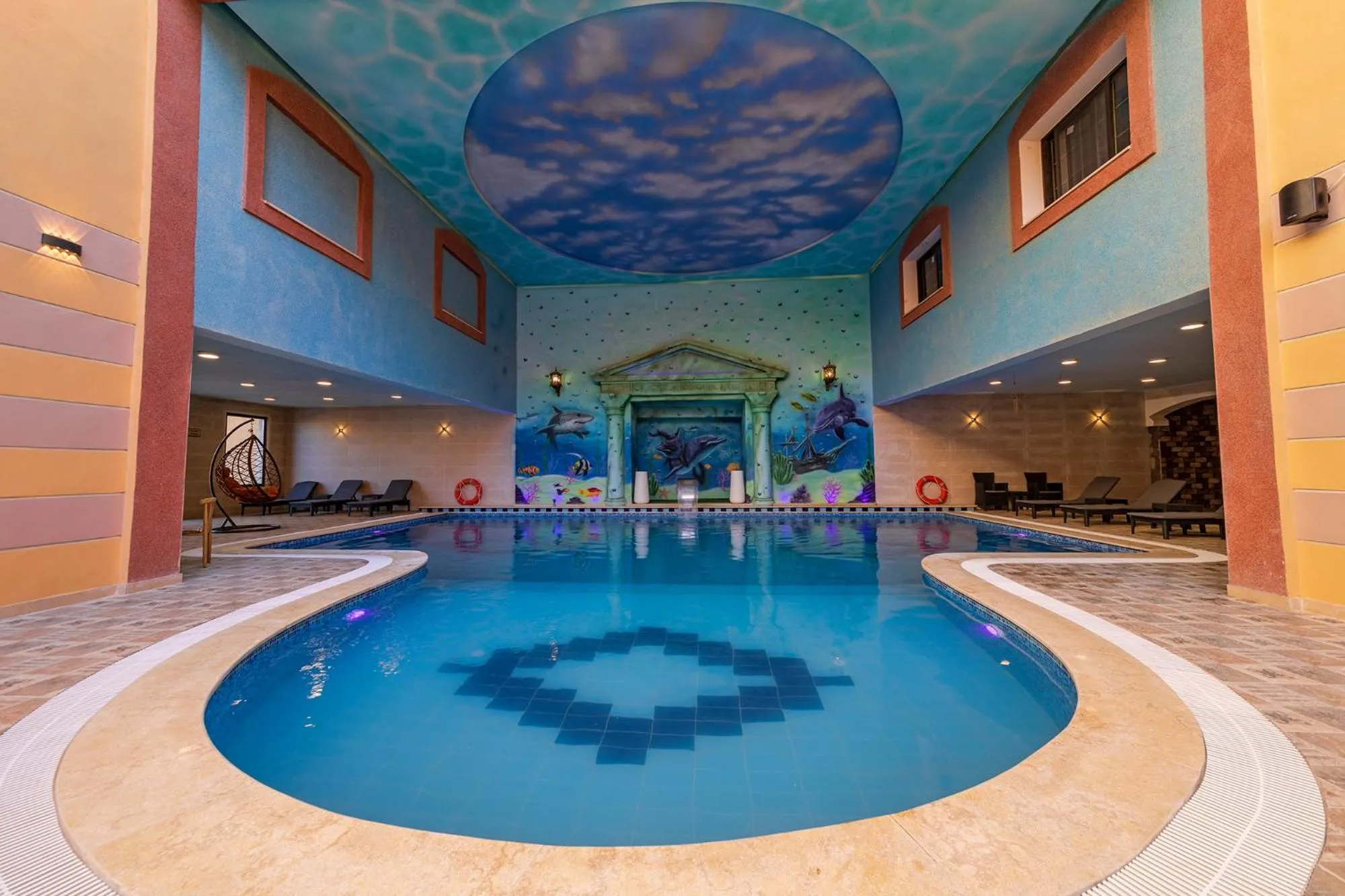 Swimming pool in Petra Canyon Hotel