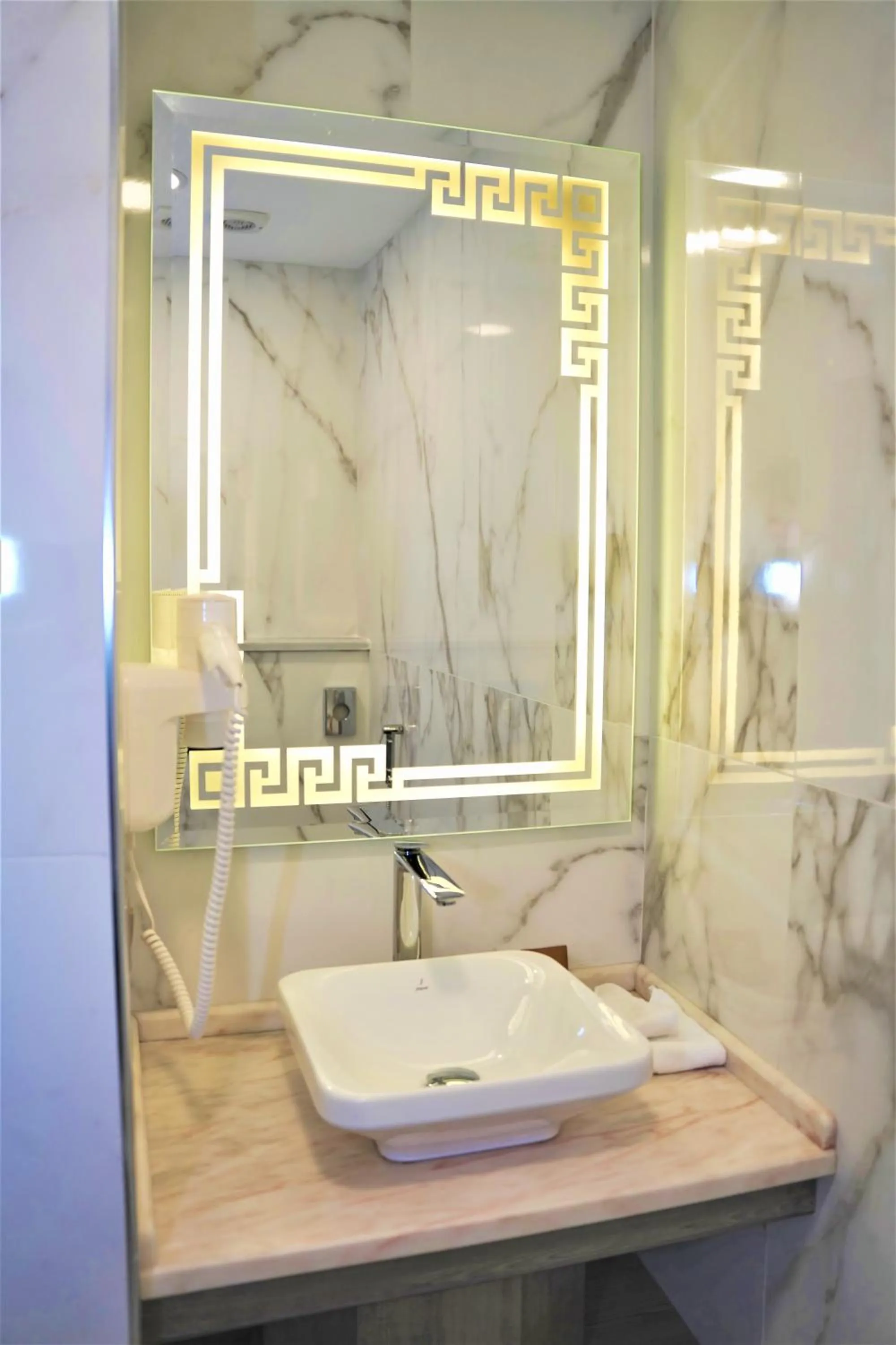 Bathroom in Petra Canyon Hotel