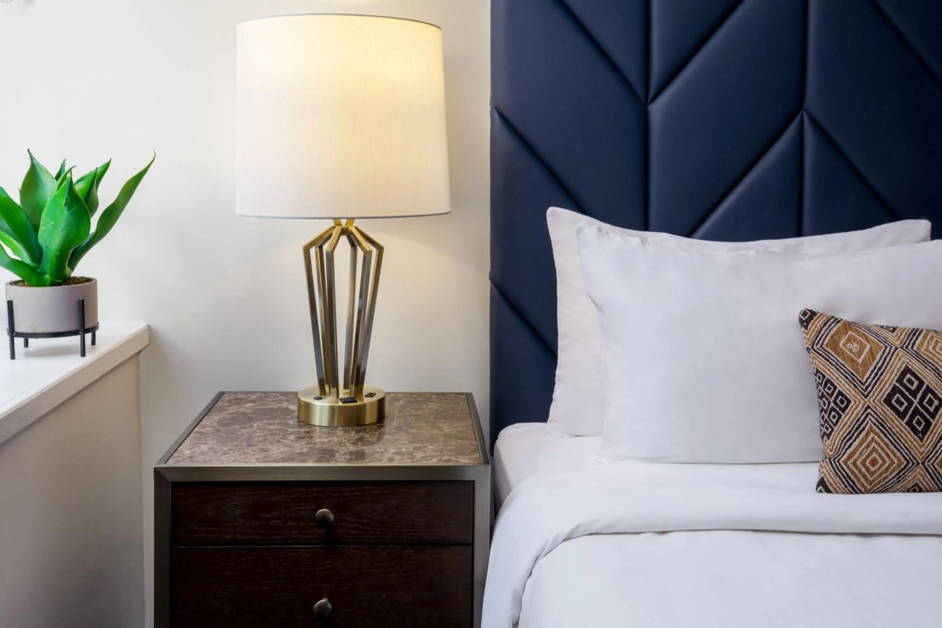 Photo of the whole room, Bed in Hotel Indigo Boston Garden by IHG