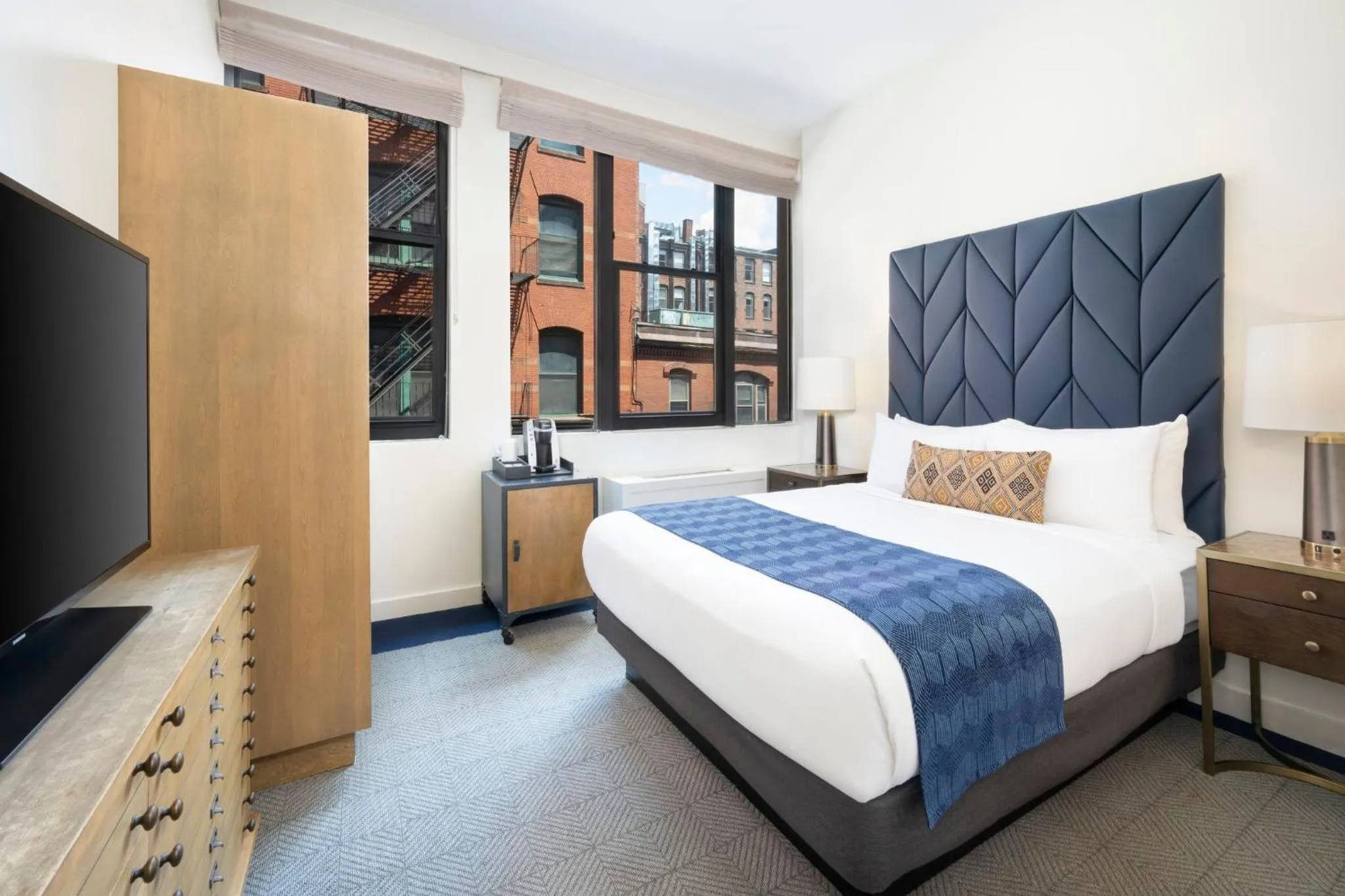 Photo of the whole room, Bed in Hotel Indigo Boston Garden by IHG