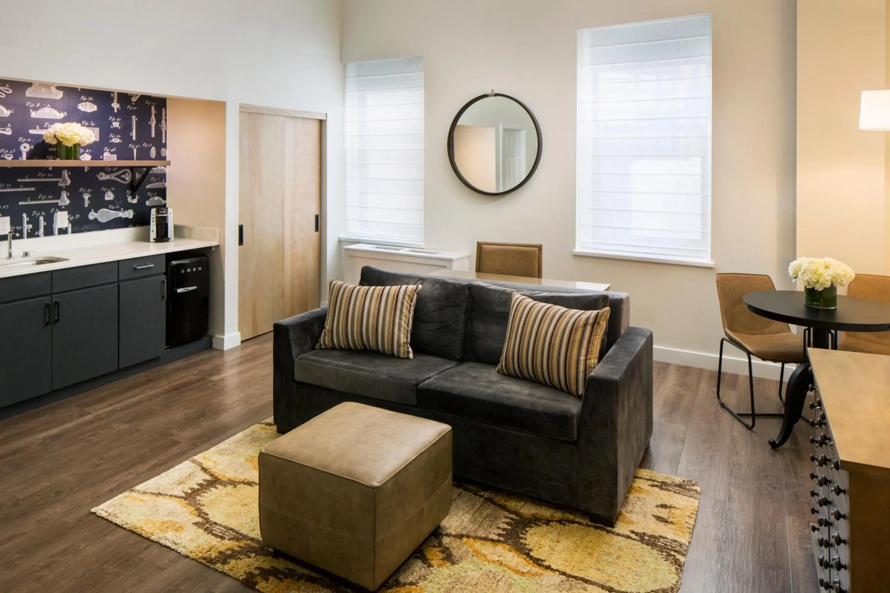 Living room in Hotel Indigo Boston Garden by IHG