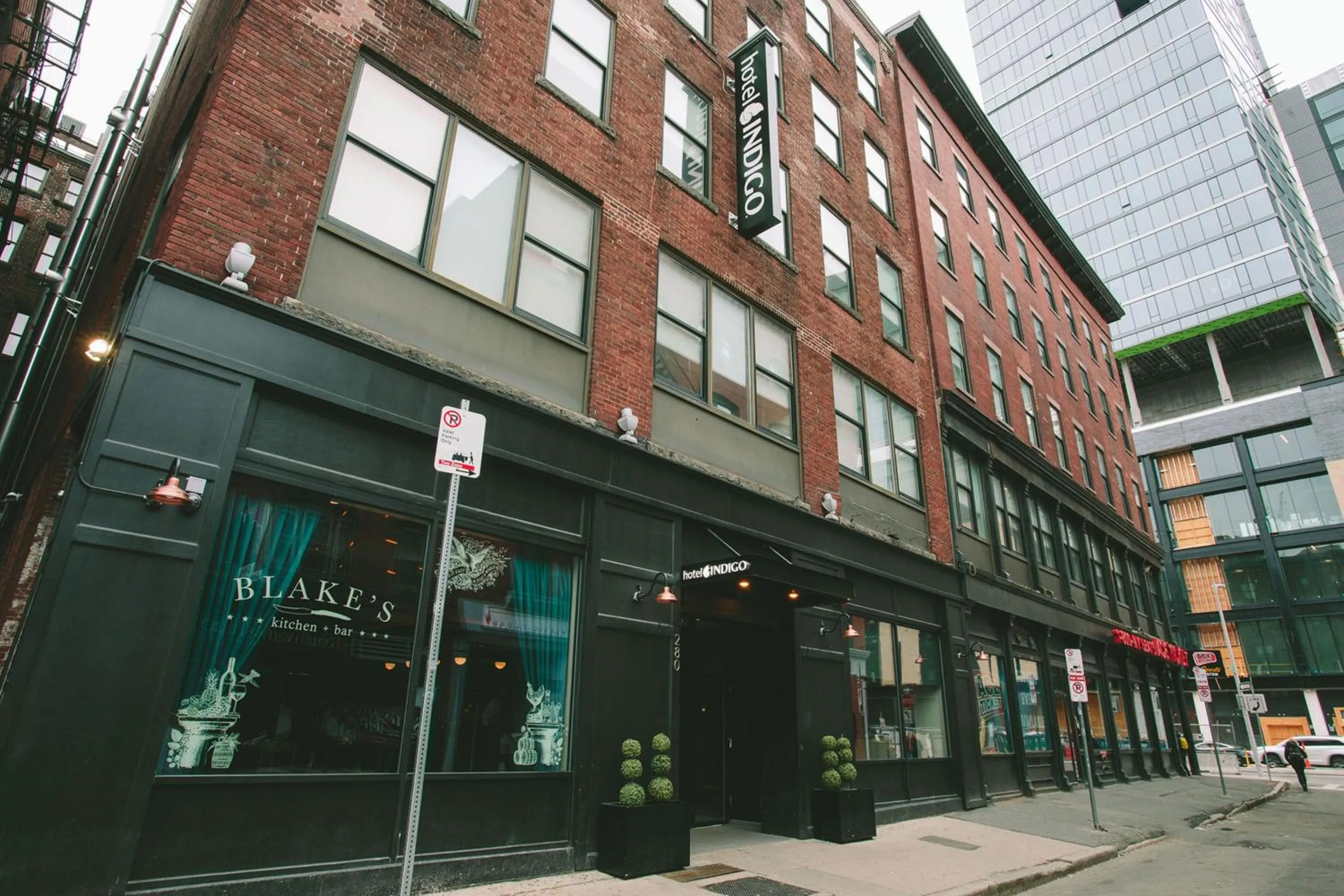 Restaurant/places to eat in Hotel Indigo Boston Garden by IHG
