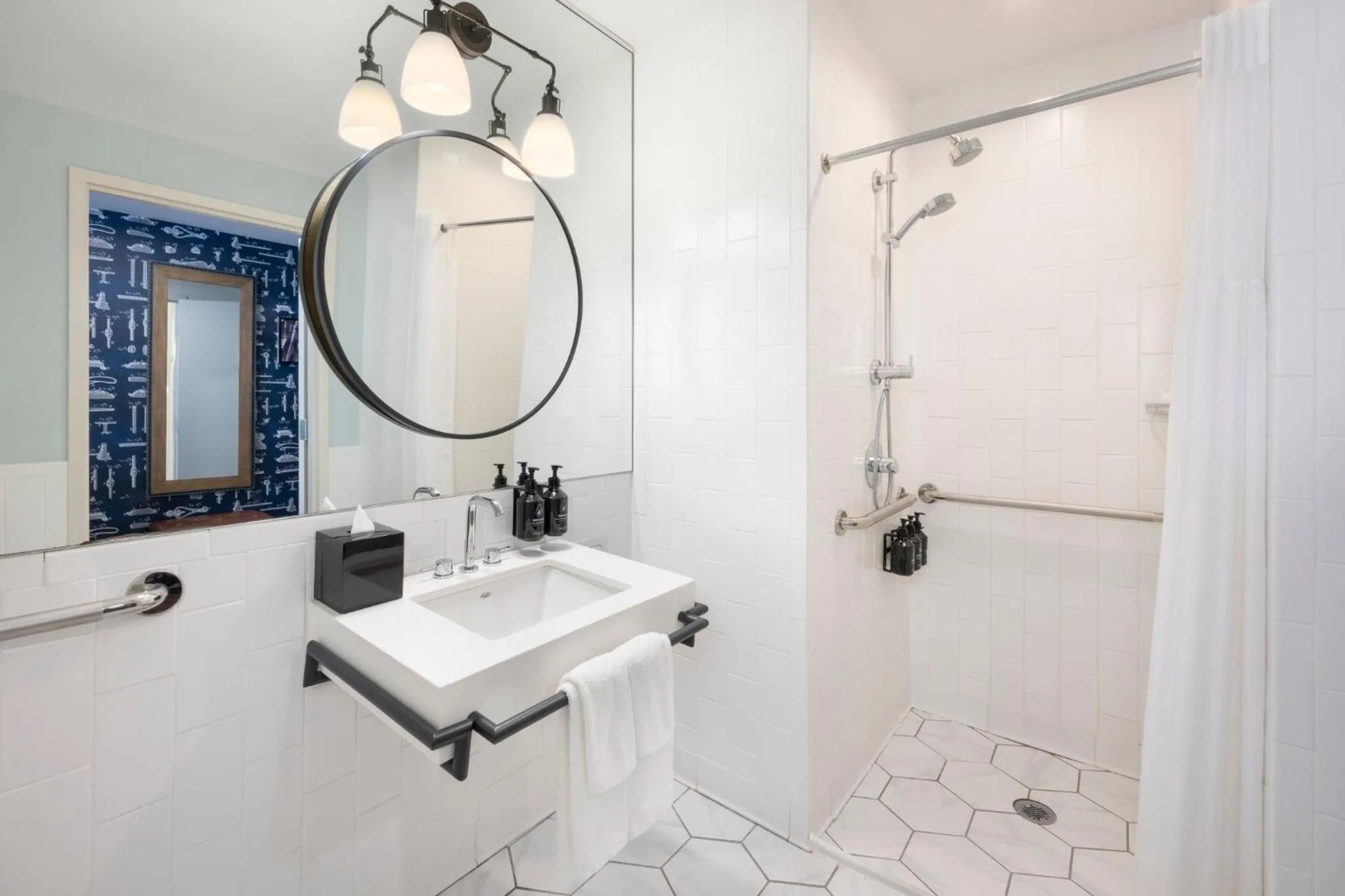 Photo of the whole room in Hotel Indigo Boston Garden by IHG