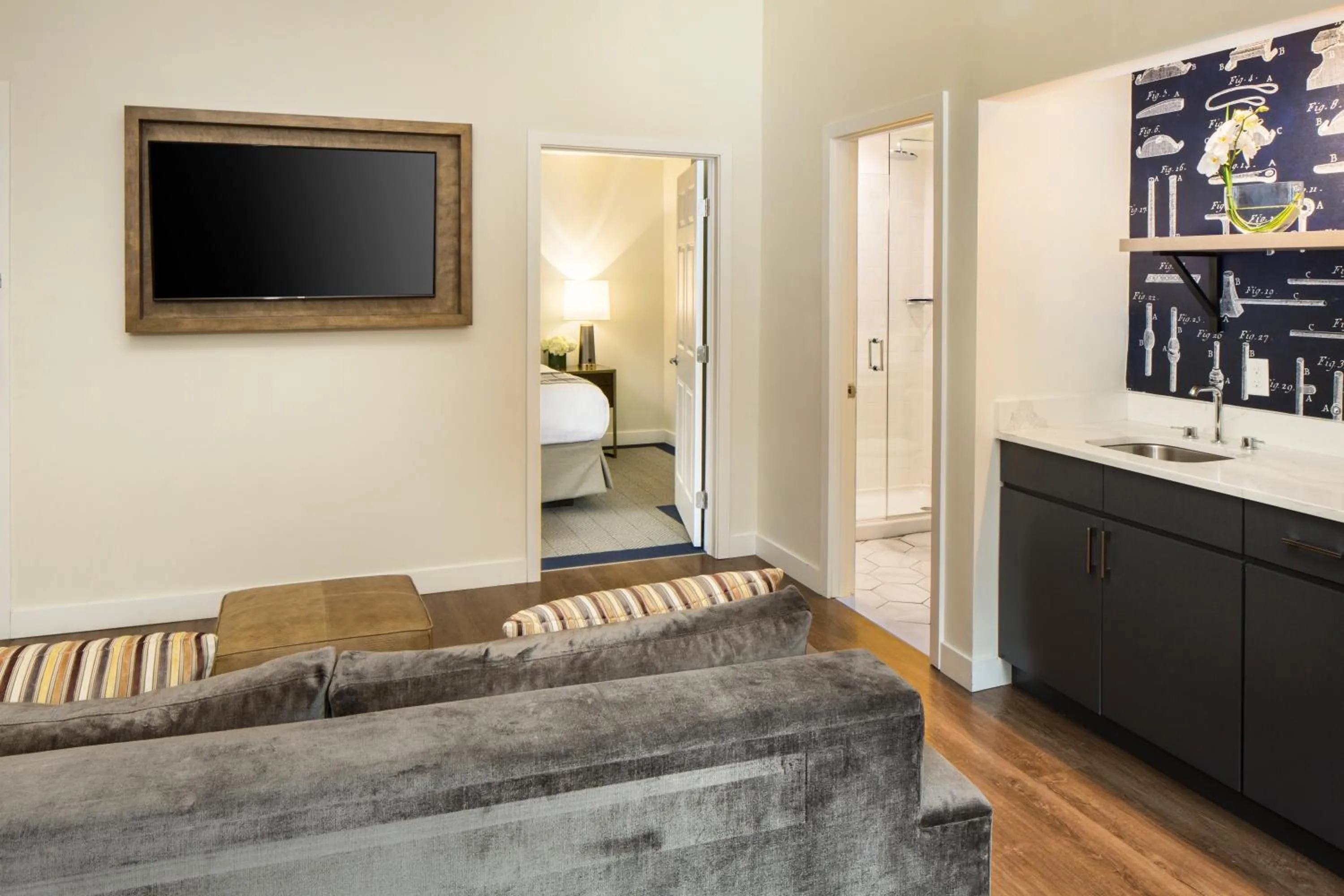 Living room in Hotel Indigo Boston Garden by IHG