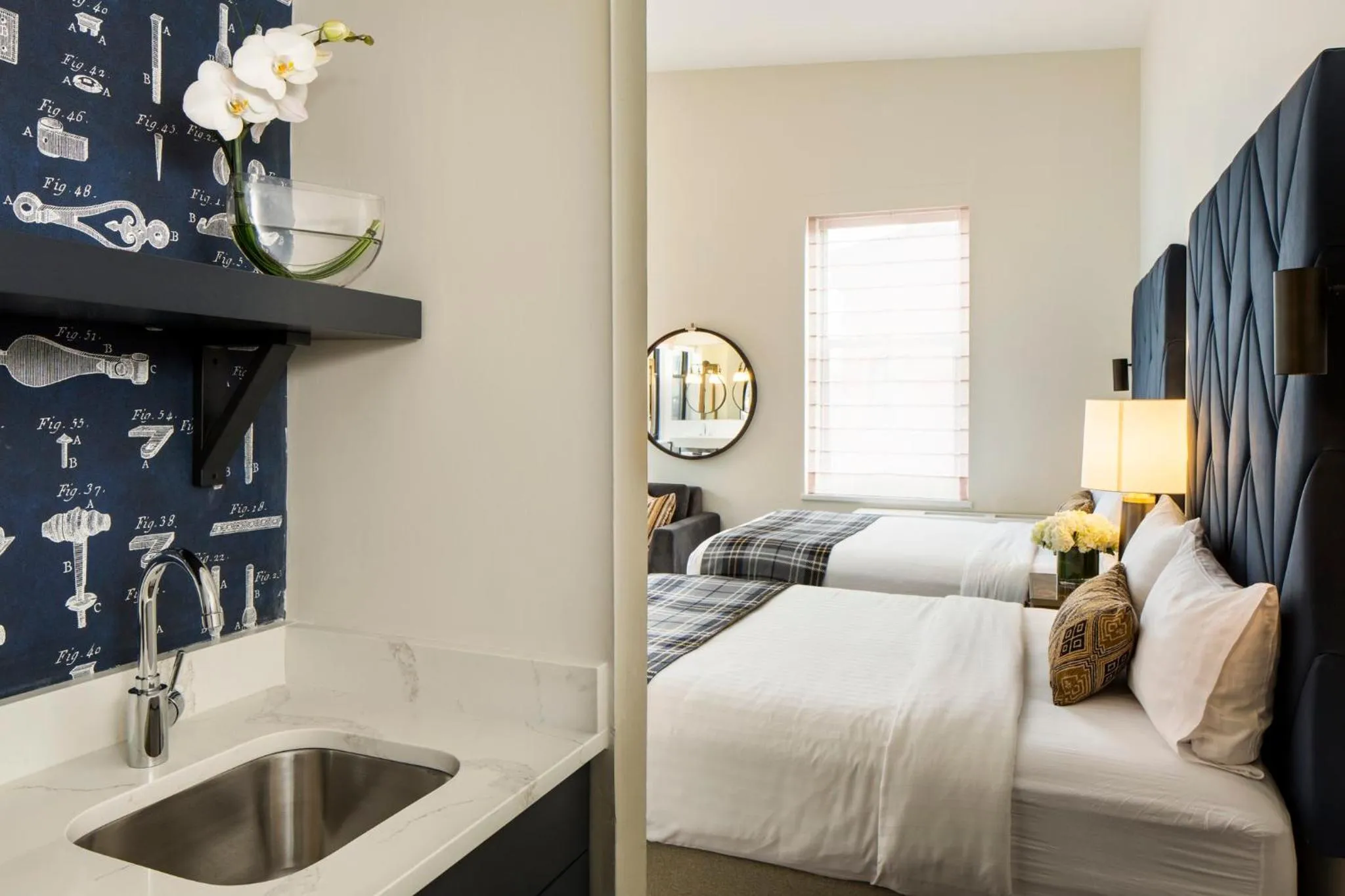 Photo of the whole room, Bed in Hotel Indigo Boston Garden by IHG