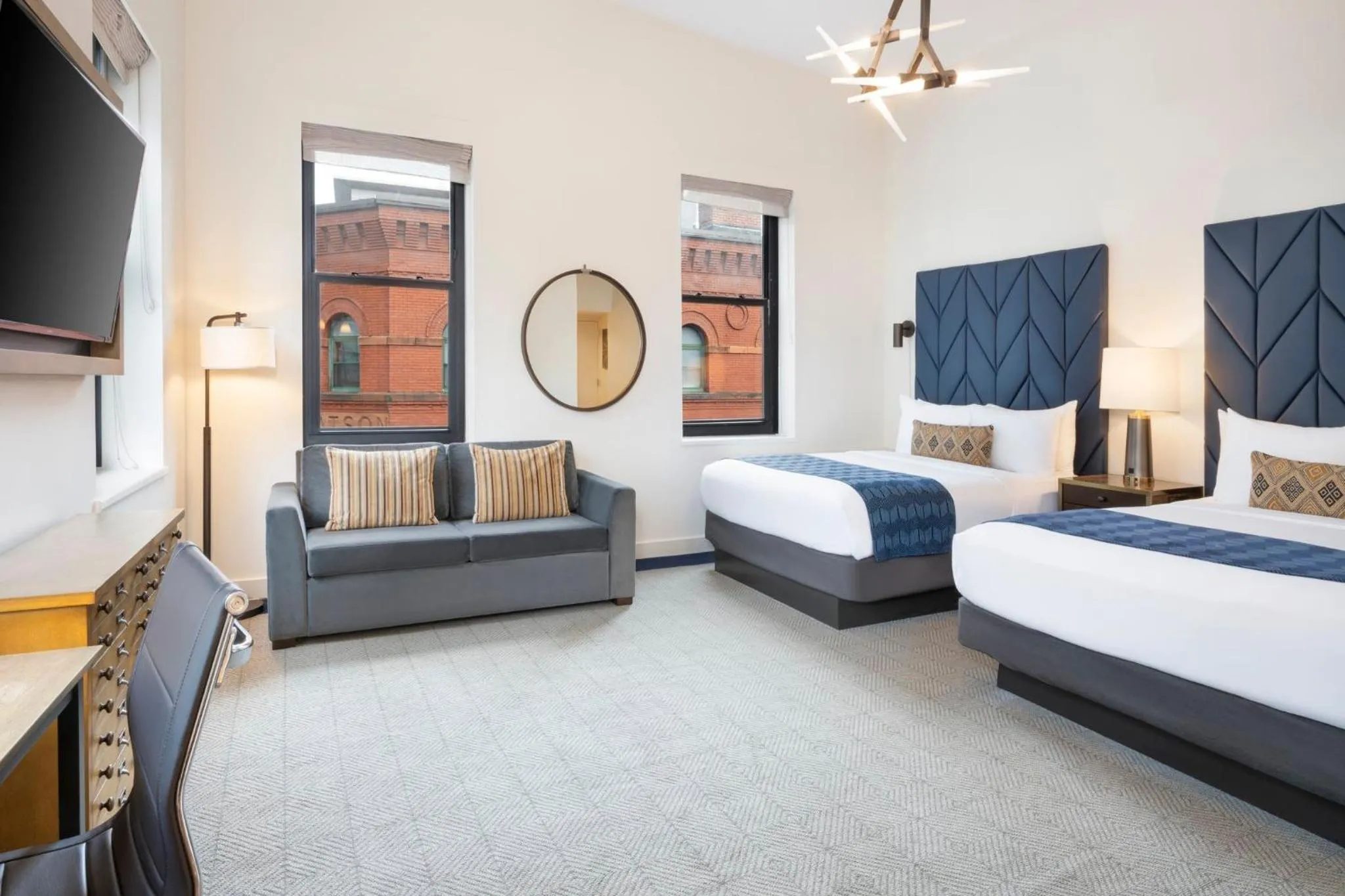 Photo of the whole room, Bed in Hotel Indigo Boston Garden by IHG