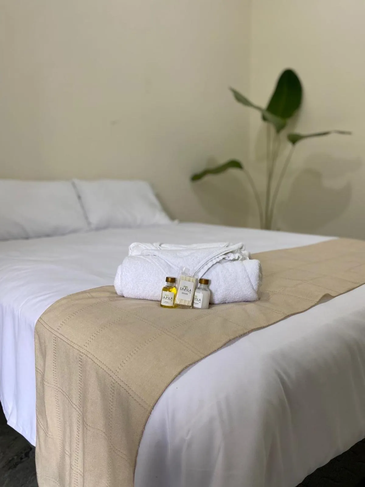 Bed in Hotel La Isla