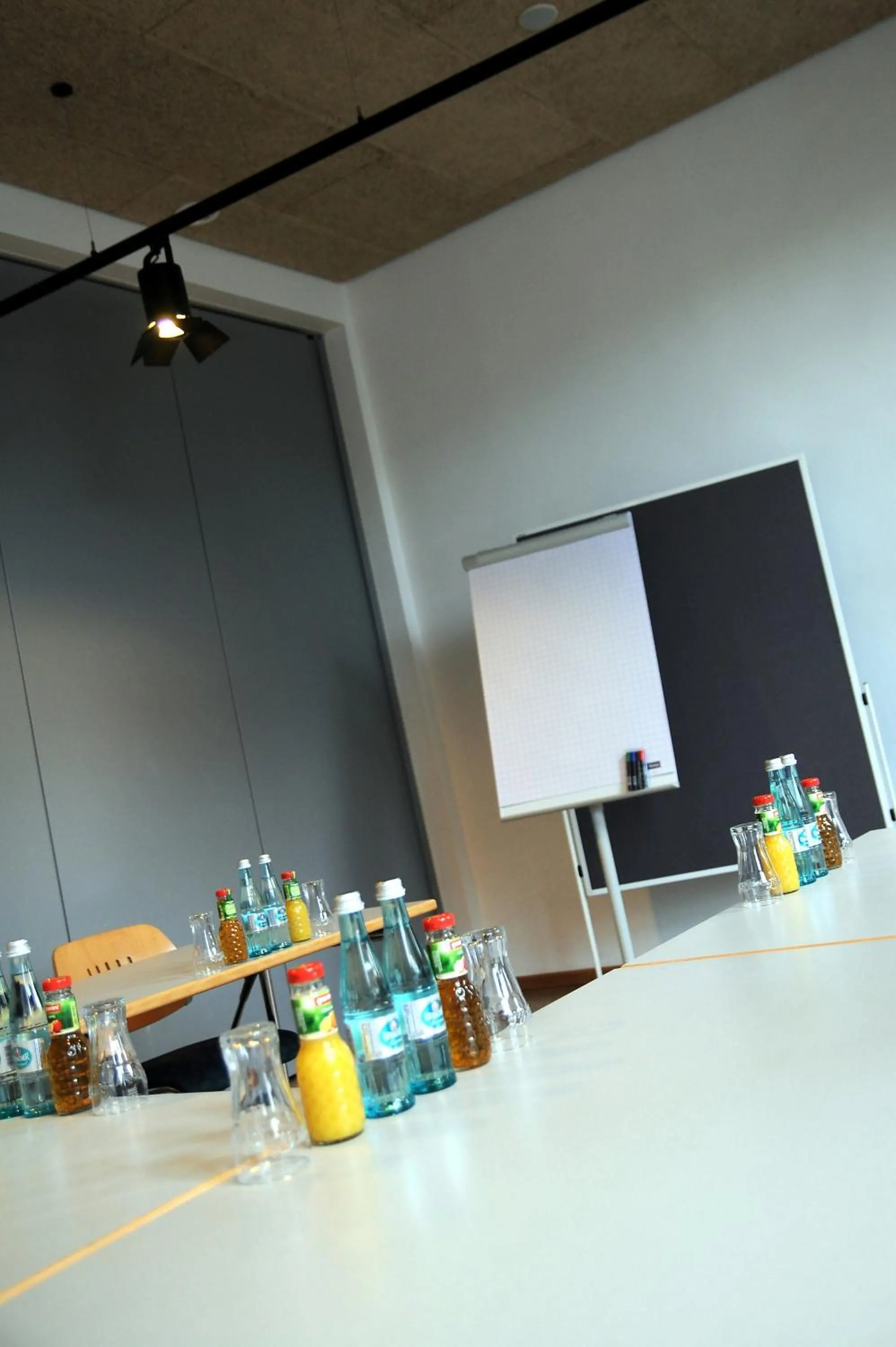 Meeting/conference room in Jugendherberge Duisburg Landschaftspark