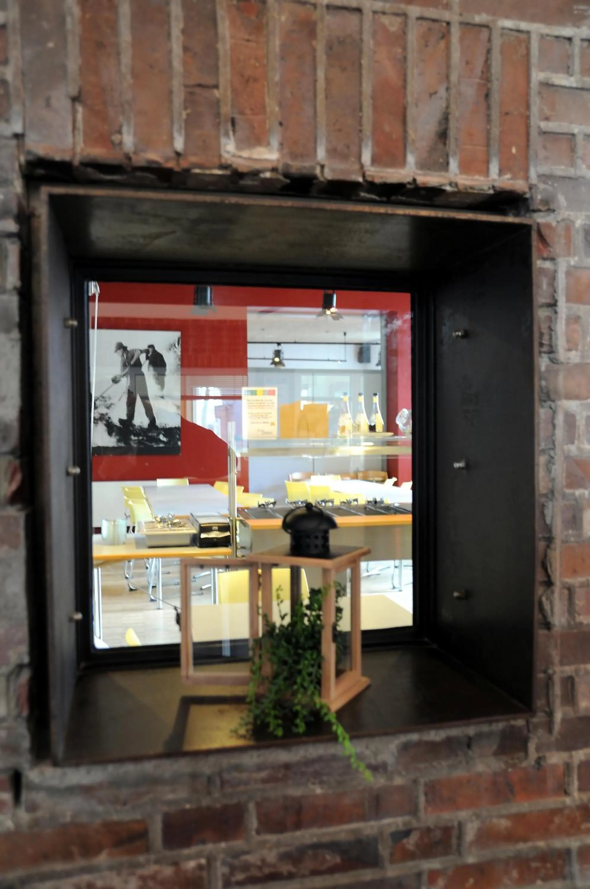 Restaurant/places to eat in Jugendherberge Duisburg Landschaftspark
