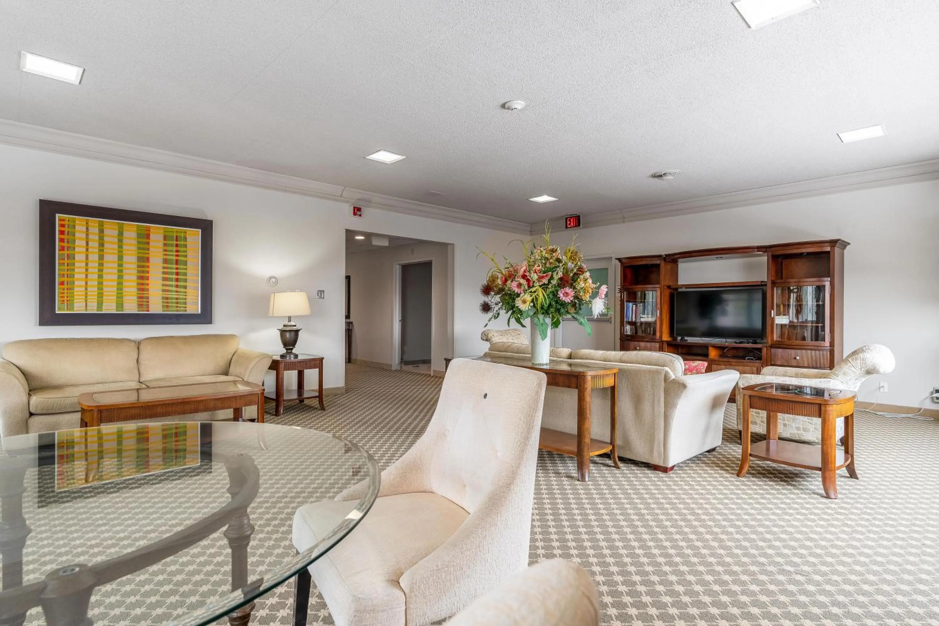 Communal lounge/ TV room in Guest House on the Mount