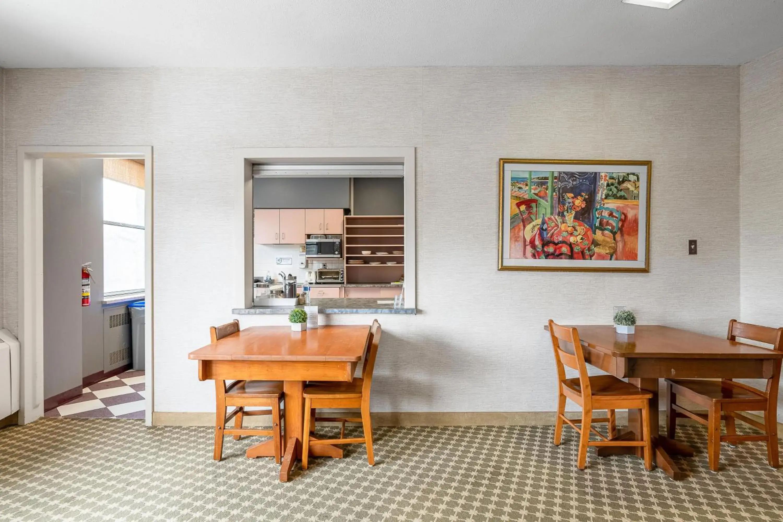 Queen Bed with Shared Bathroom in Guest House on the Mount Queen Bed with Shared Bathroom in Guest House on the Mount