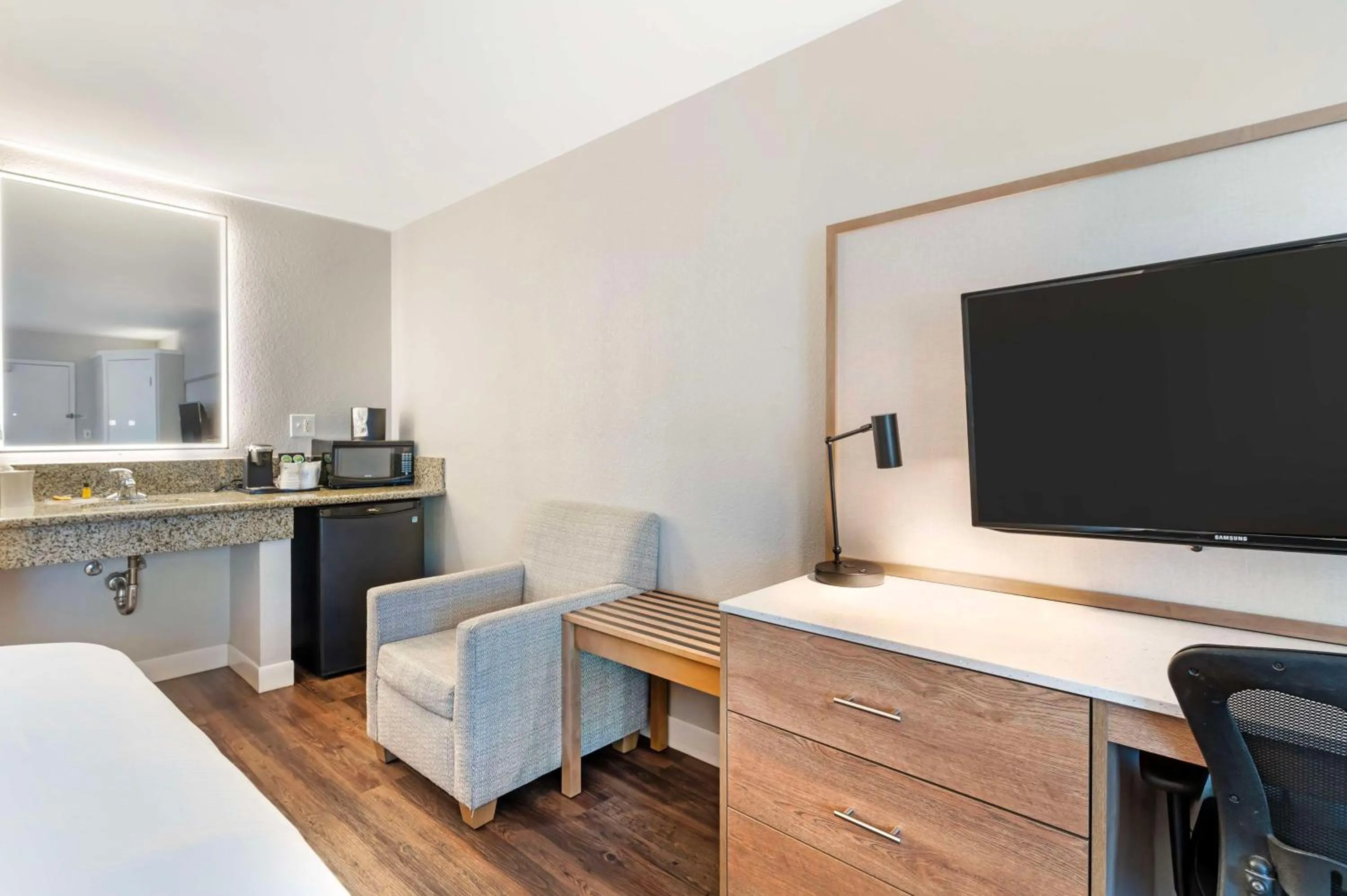 Bedroom in Best Western Plus Rancho Cordova Inn