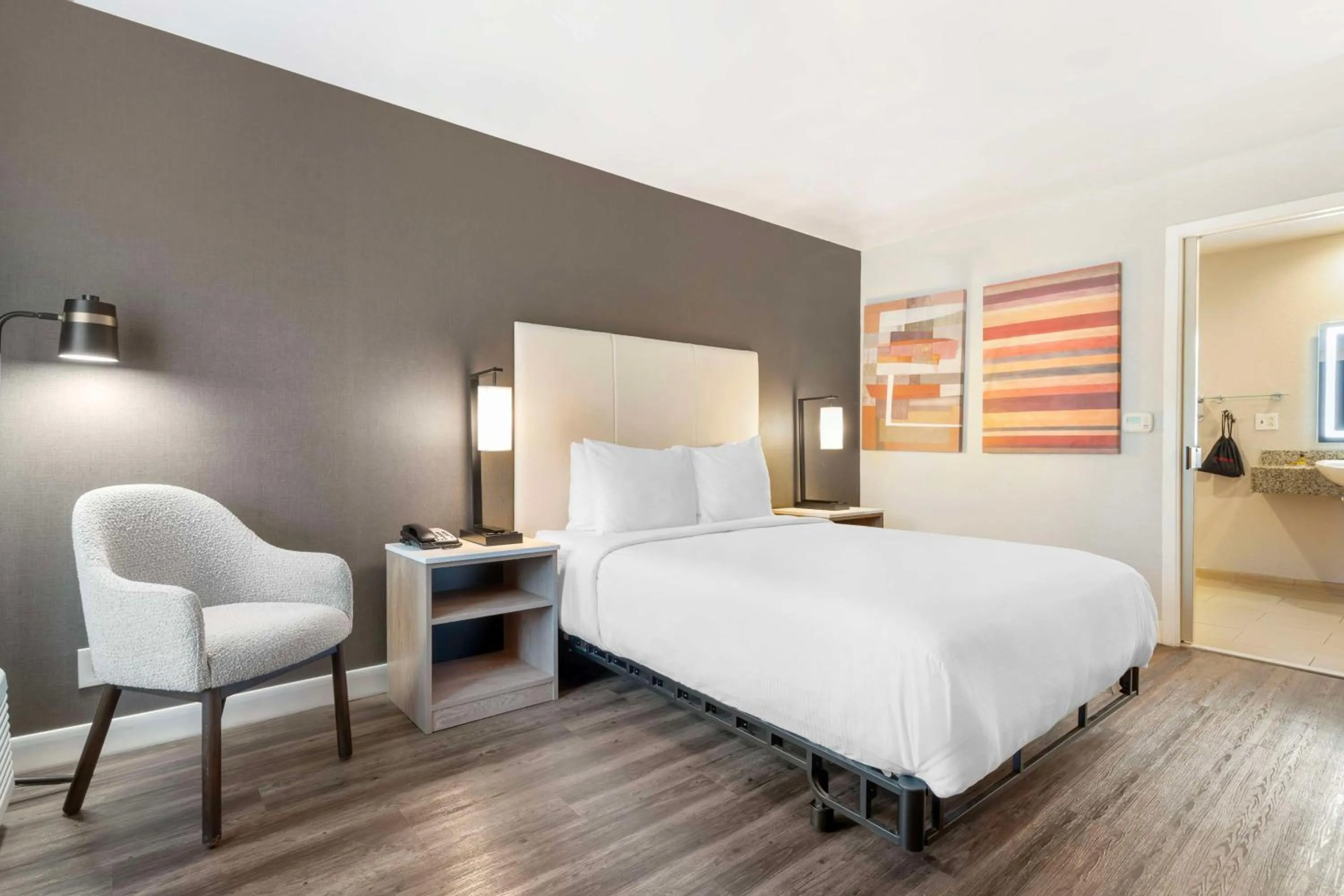 Bedroom, Bed in Best Western Plus Rancho Cordova Inn