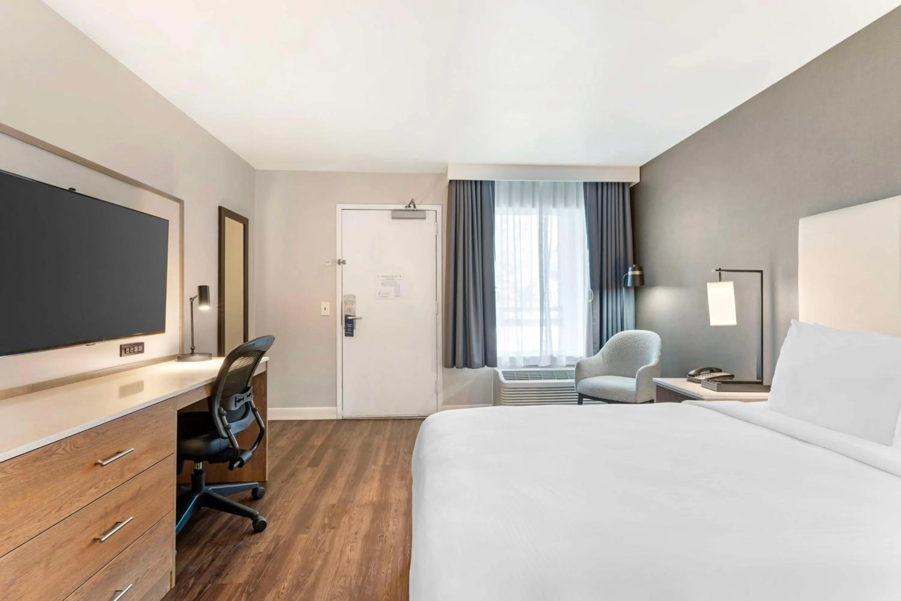 Bedroom, Bed in Best Western Plus Rancho Cordova Inn