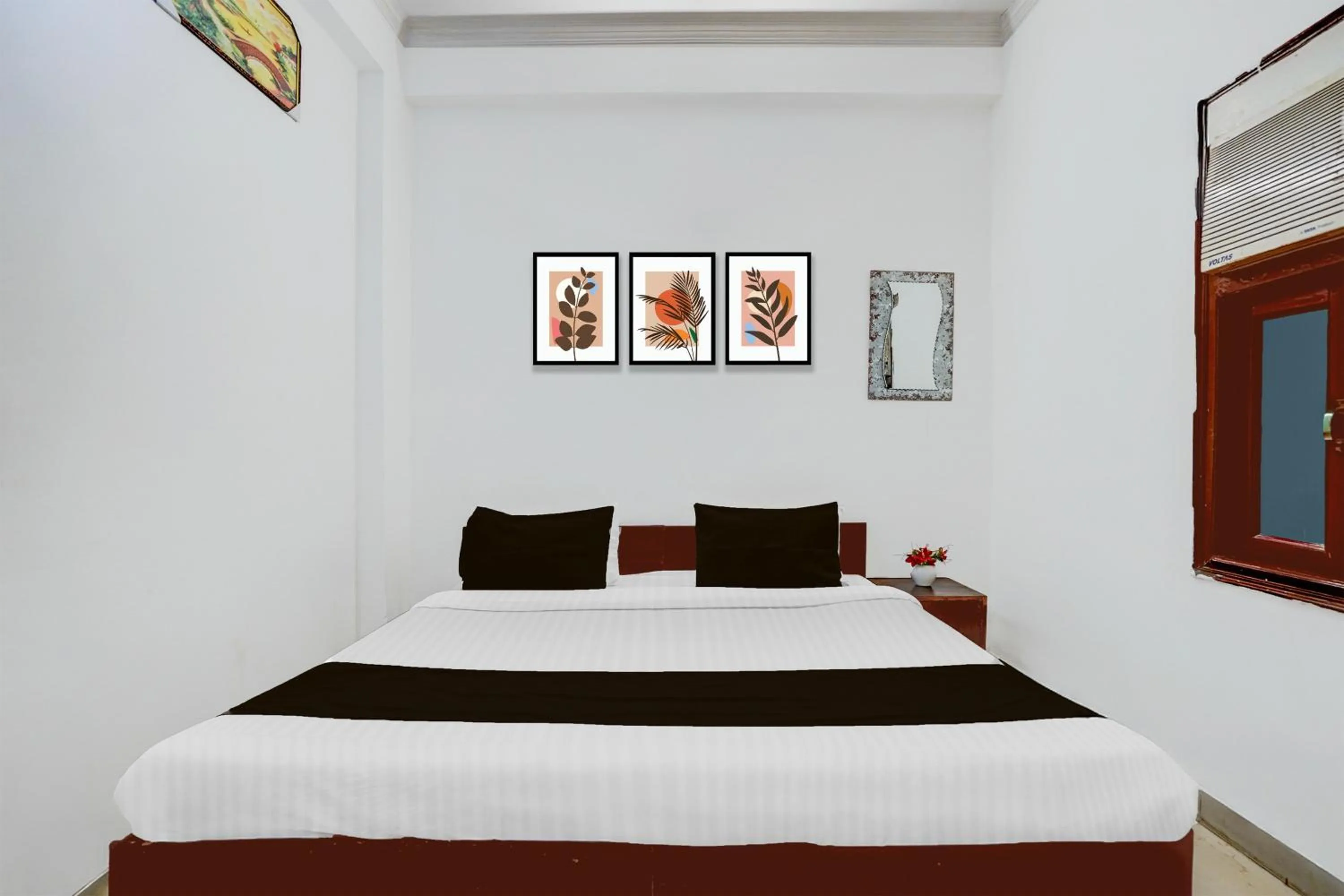 Bedroom, Bed in Hotel O Shilpgram Taj Mahal East Gate