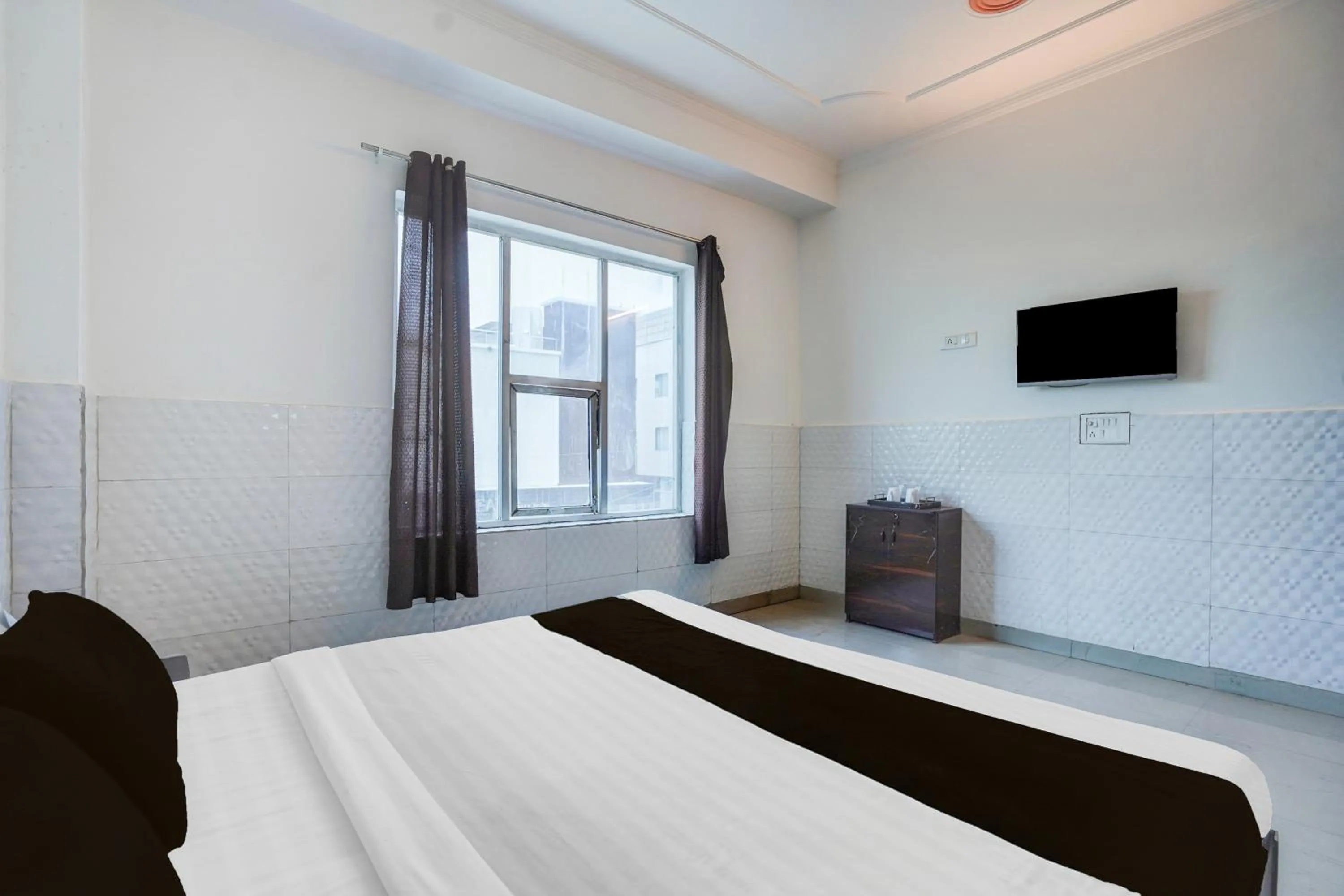 Bedroom, Bed in Hotel O Shilpgram Taj Mahal East Gate