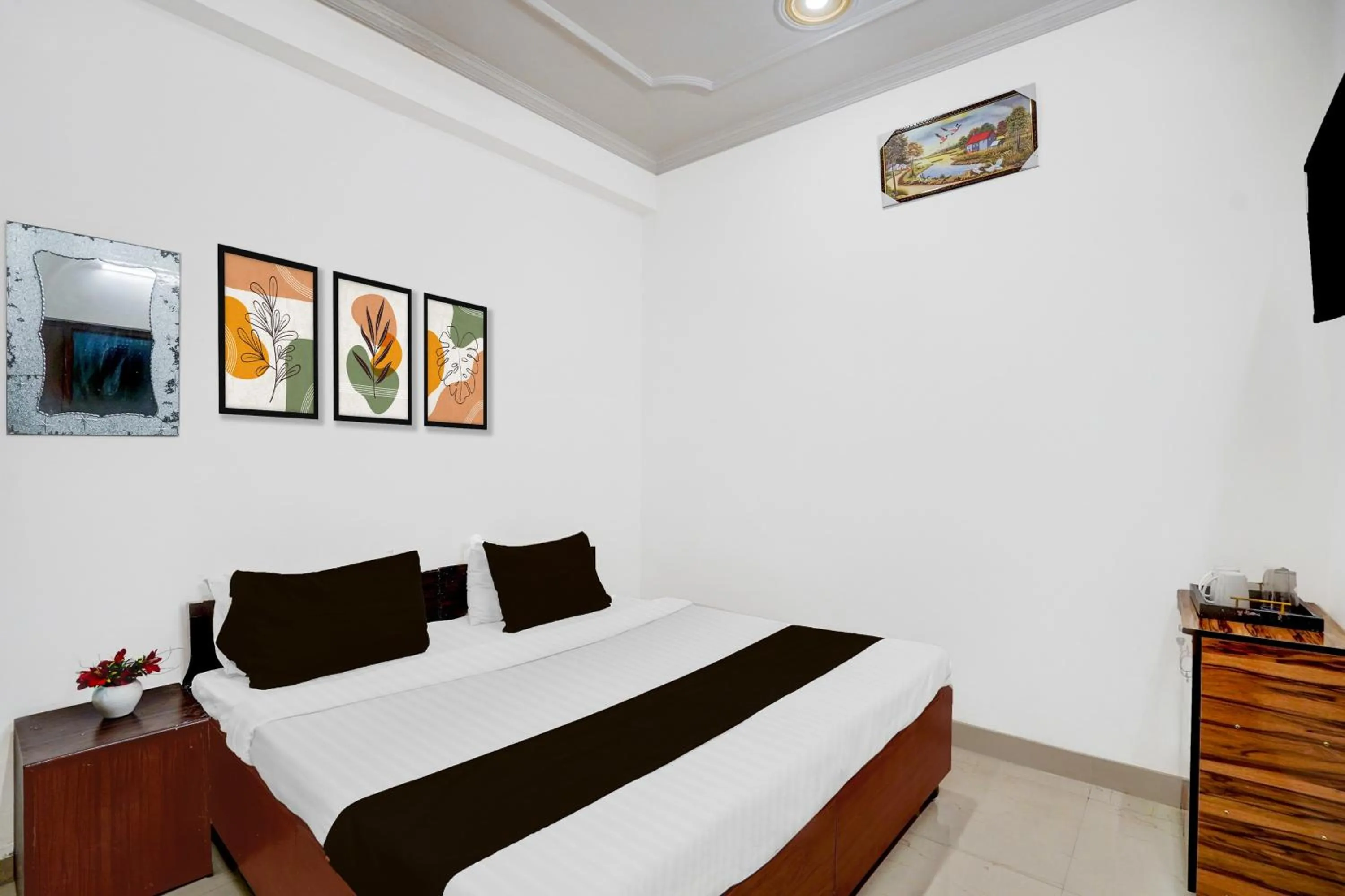 Bedroom, Bed in Hotel O Shilpgram Taj Mahal East Gate