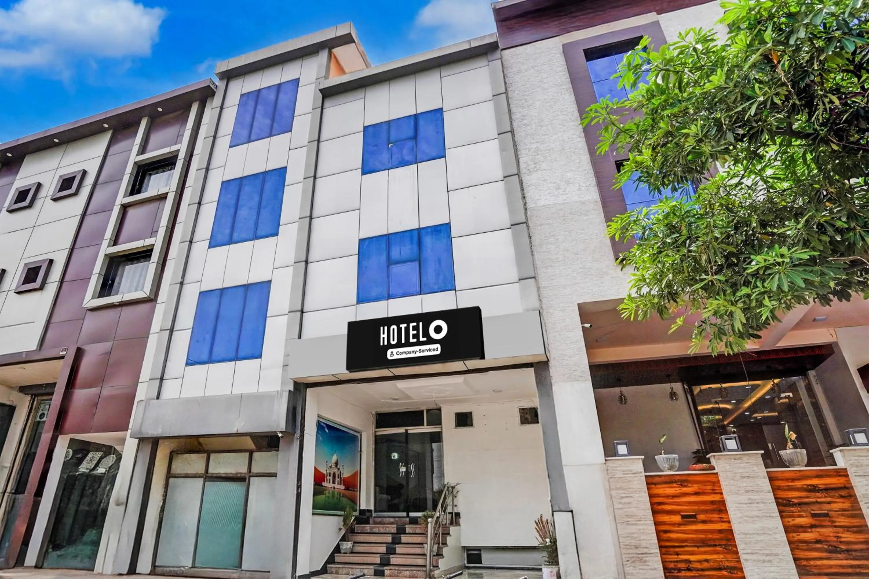 Facade/entrance in Hotel O Shilpgram Taj Mahal East Gate